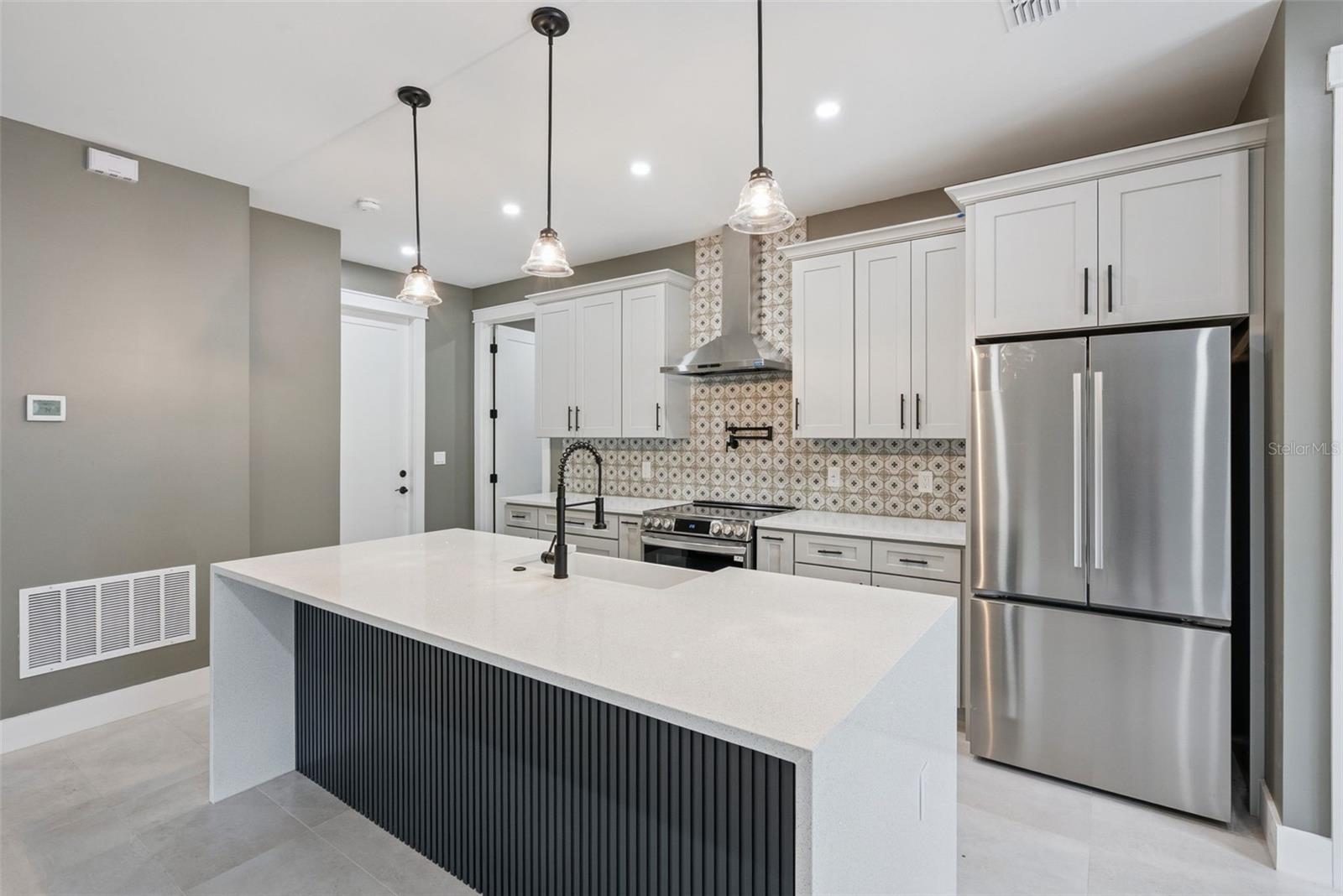 420 E 10TH ST, APOPKA, FL, 32703