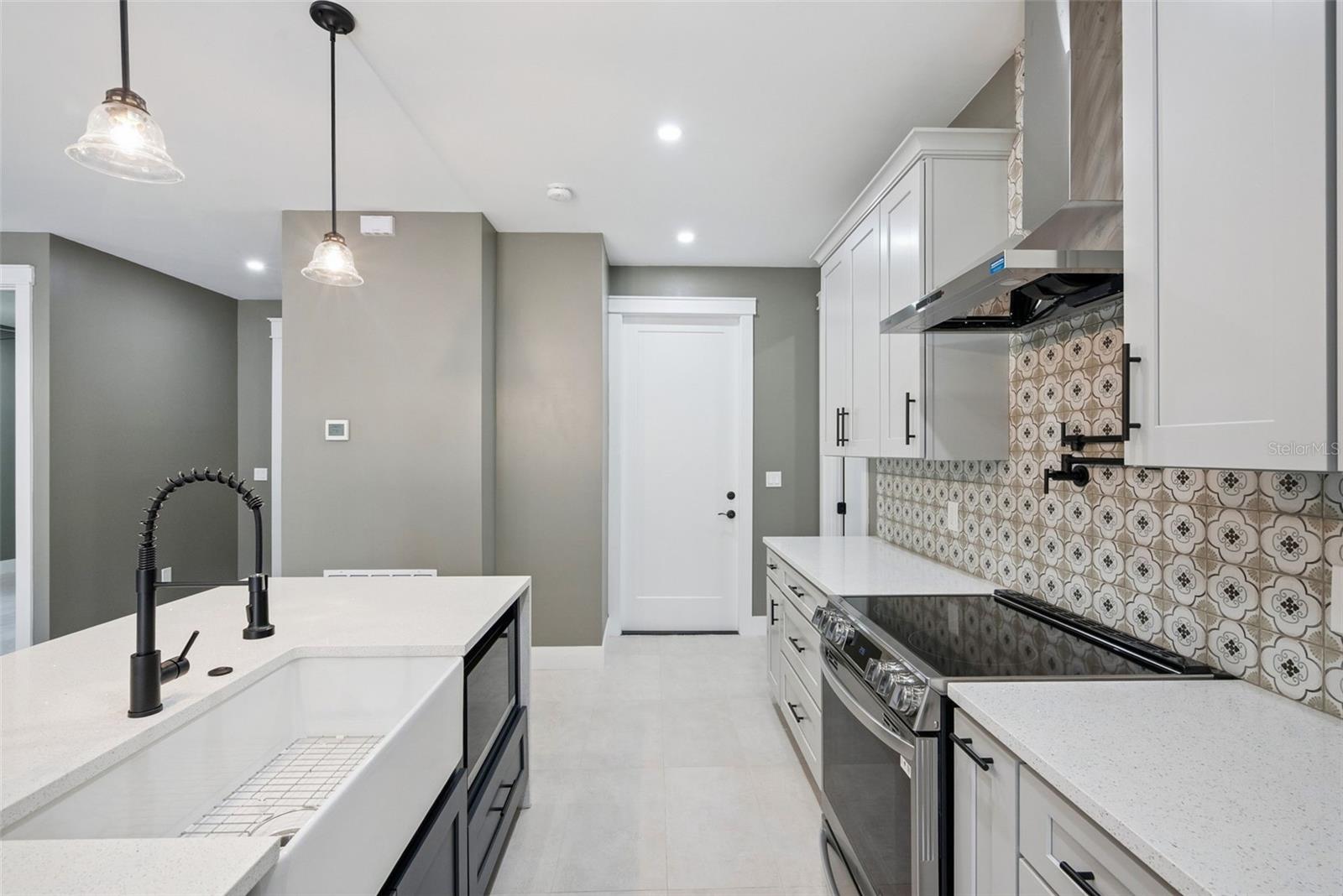 420 E 10TH ST, APOPKA, FL, 32703