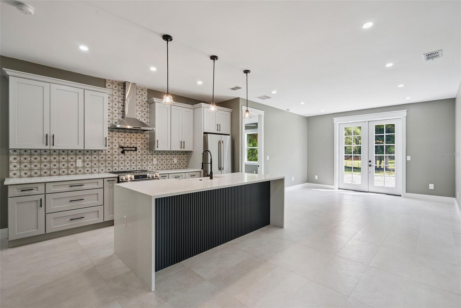 420 E 10TH ST, APOPKA, FL, 32703