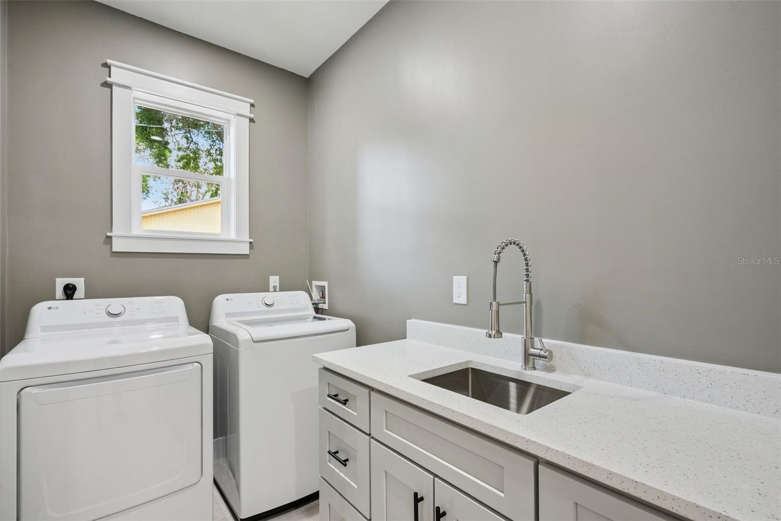 420 E 10TH ST, APOPKA, FL, 32703