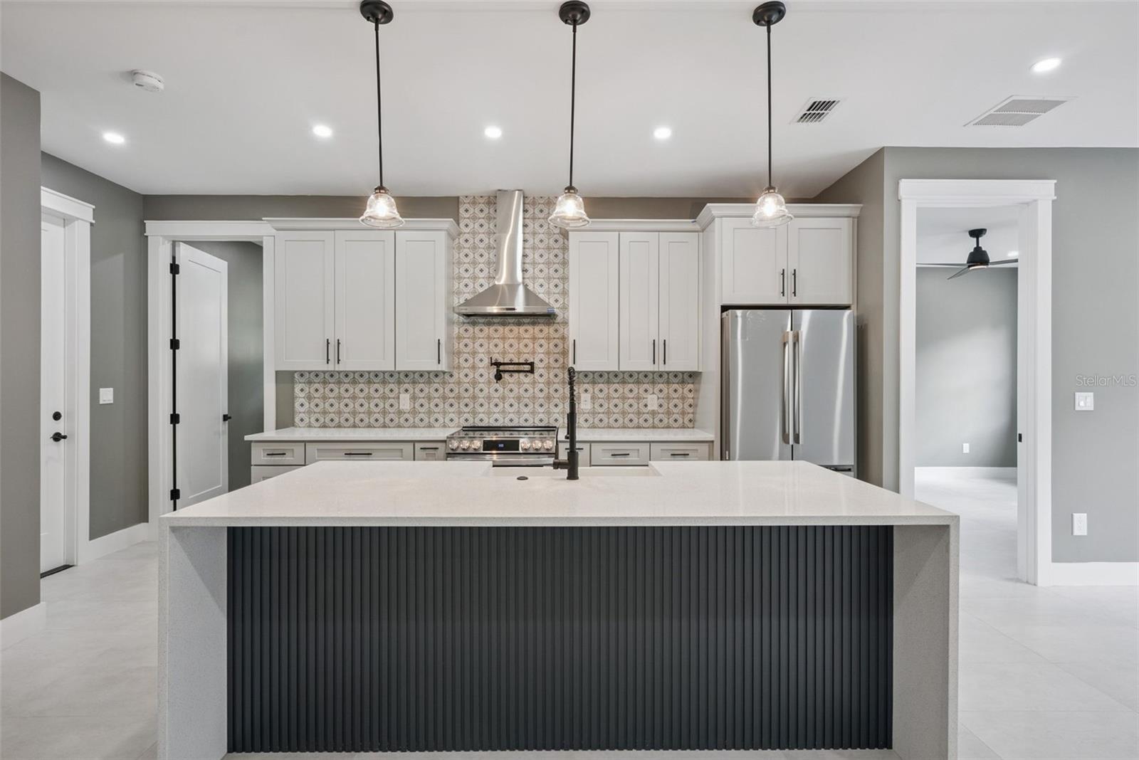 420 E 10TH ST, APOPKA, FL, 32703