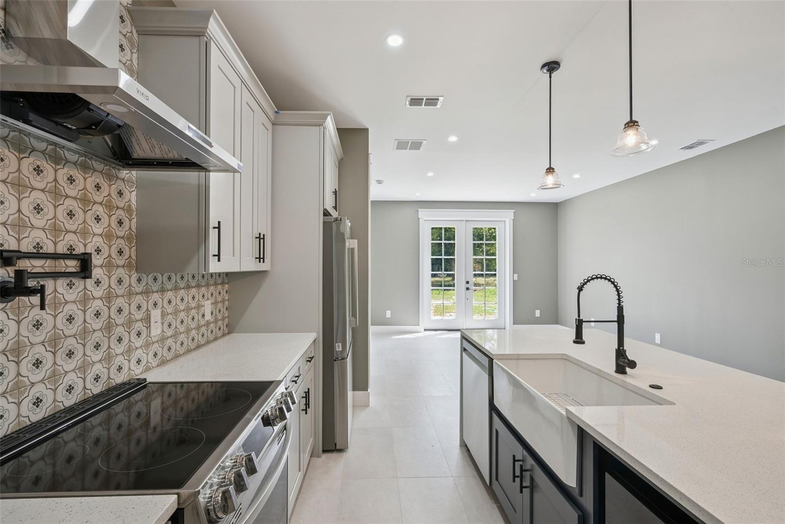 420 E 10TH ST, APOPKA, FL, 32703