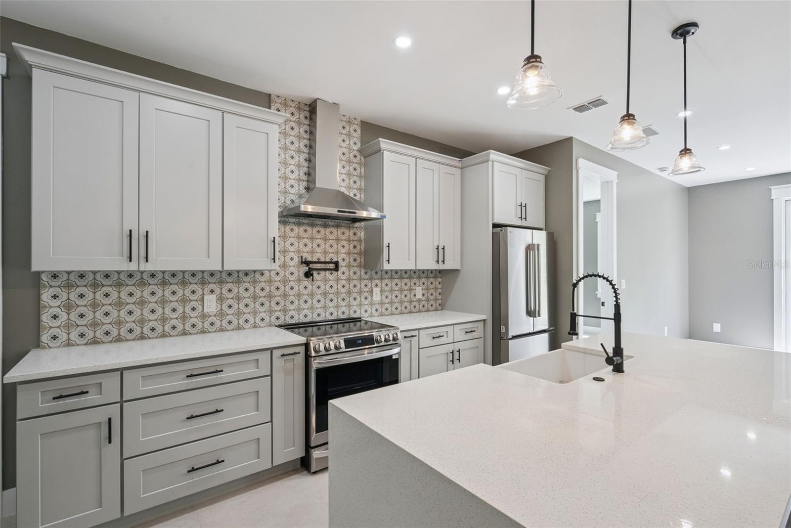 420 E 10TH ST, APOPKA, FL, 32703