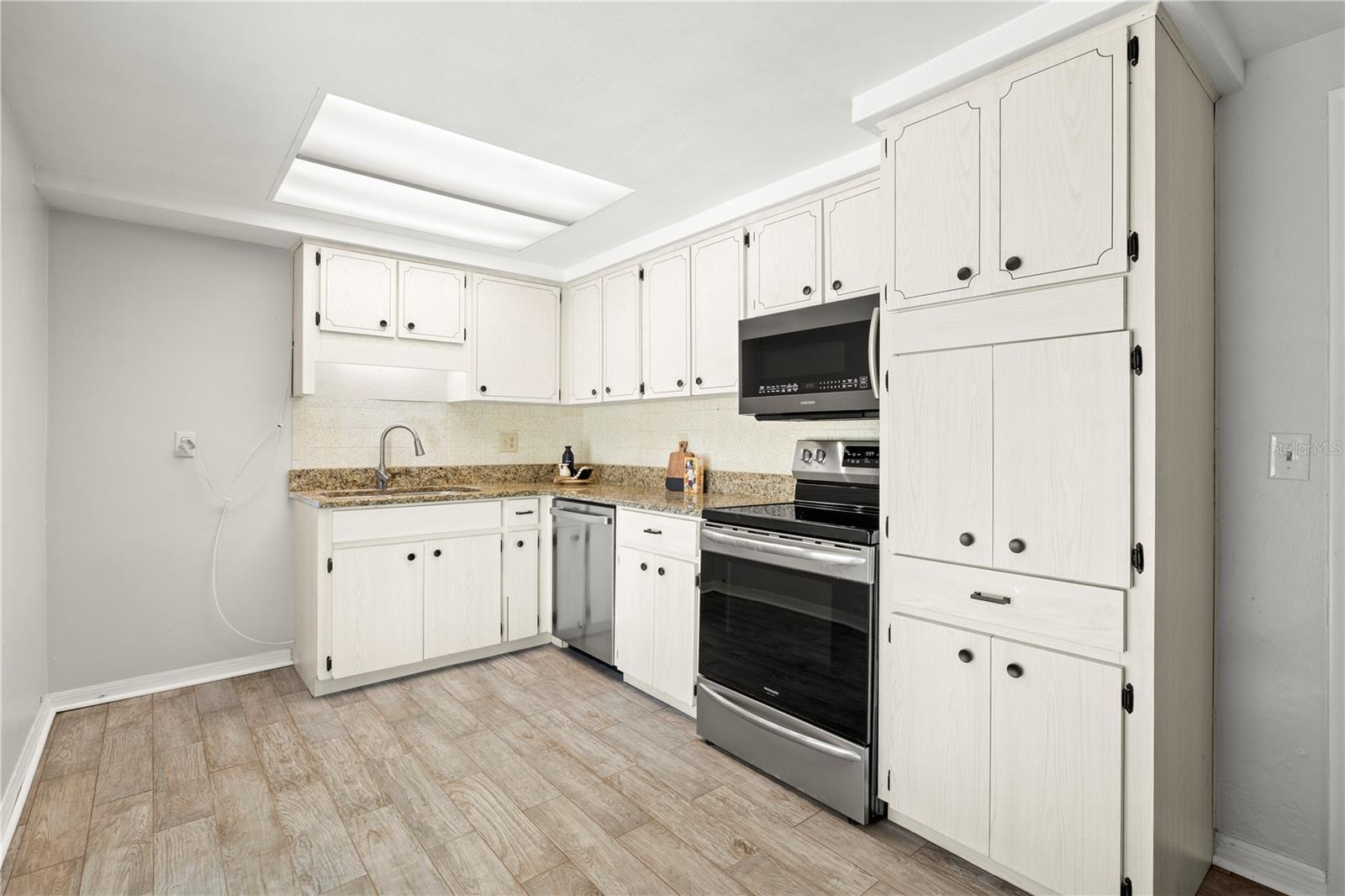 5041 BAY BLVD, PORT RICHEY, FL, 34668