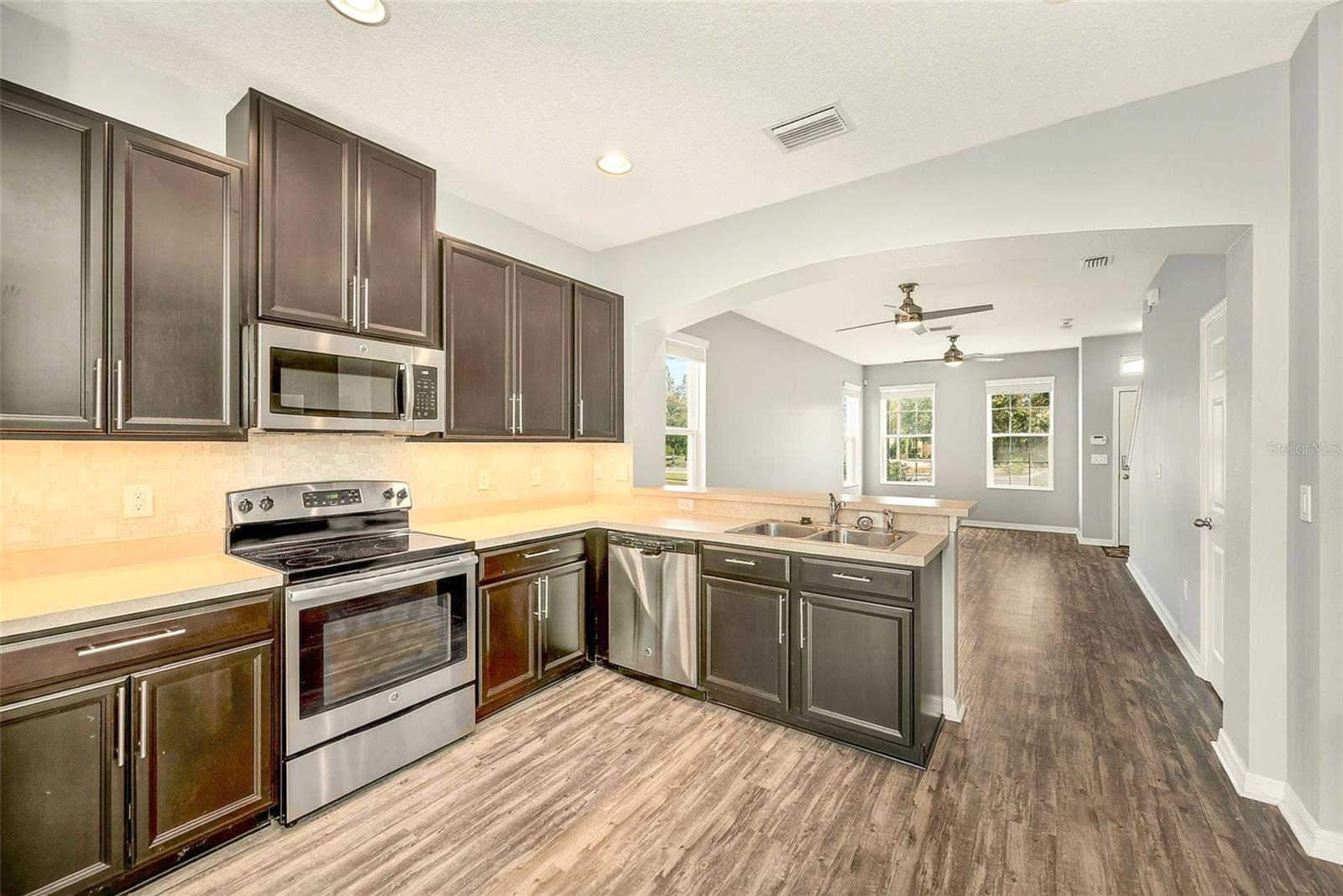 6905 TOWERING SPRUCE DR, RIVERVIEW, FL, 33578