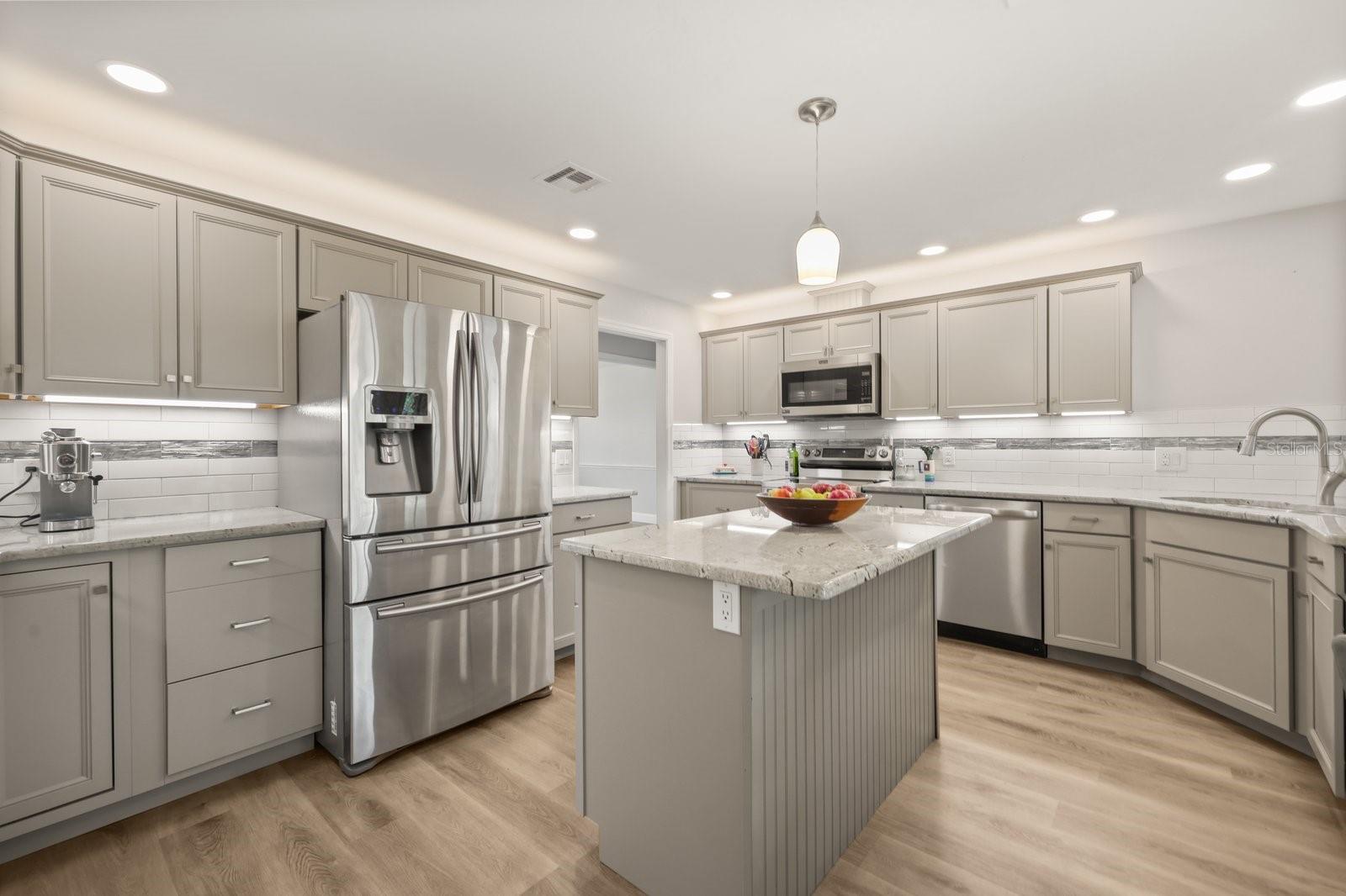 37153 COUNTY ROAD 452, GRAND ISLAND, FL, 32735