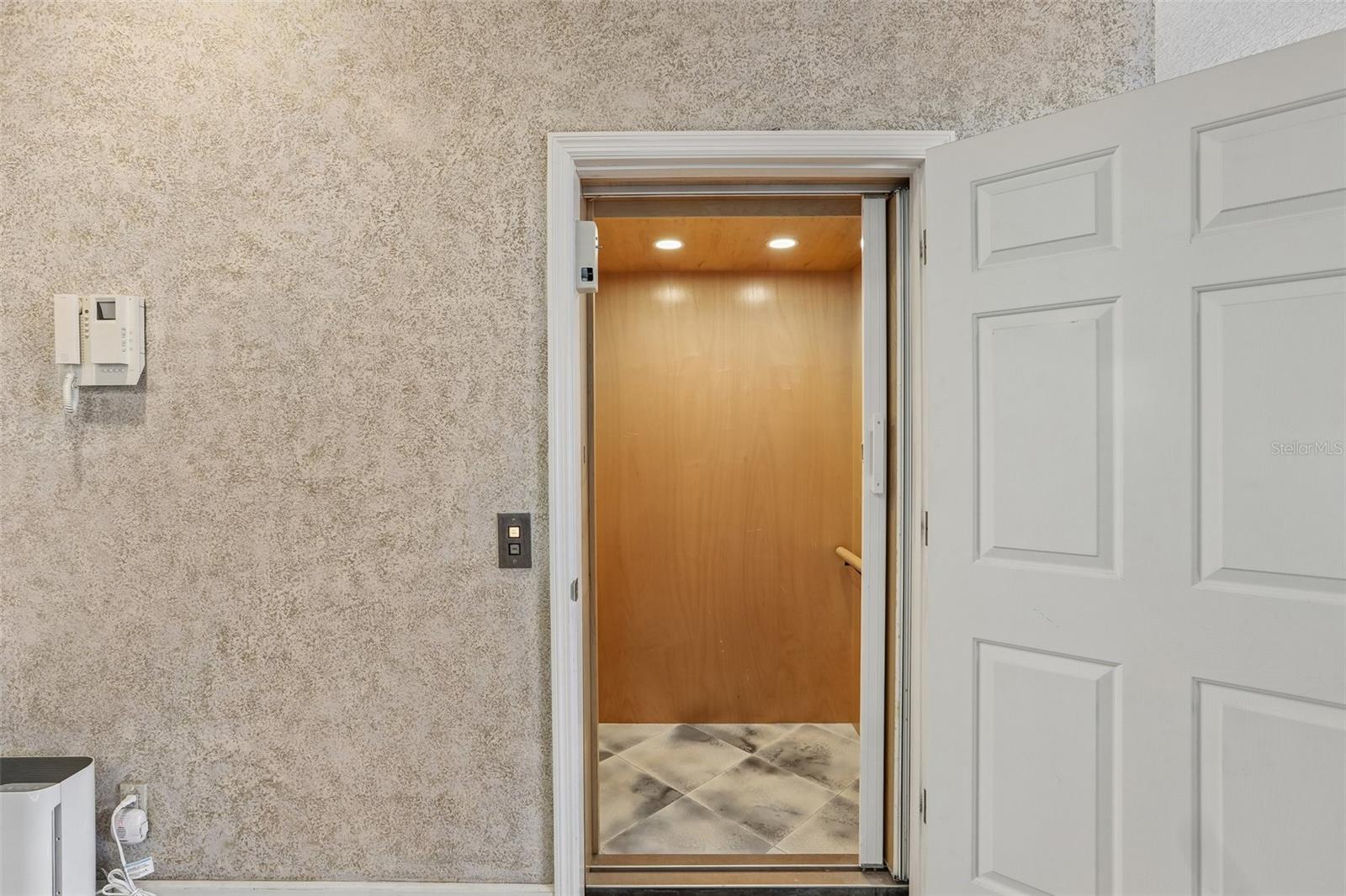 113 YACHT CLUB CIR, NORTH REDINGTON BEACH, FL, 33708