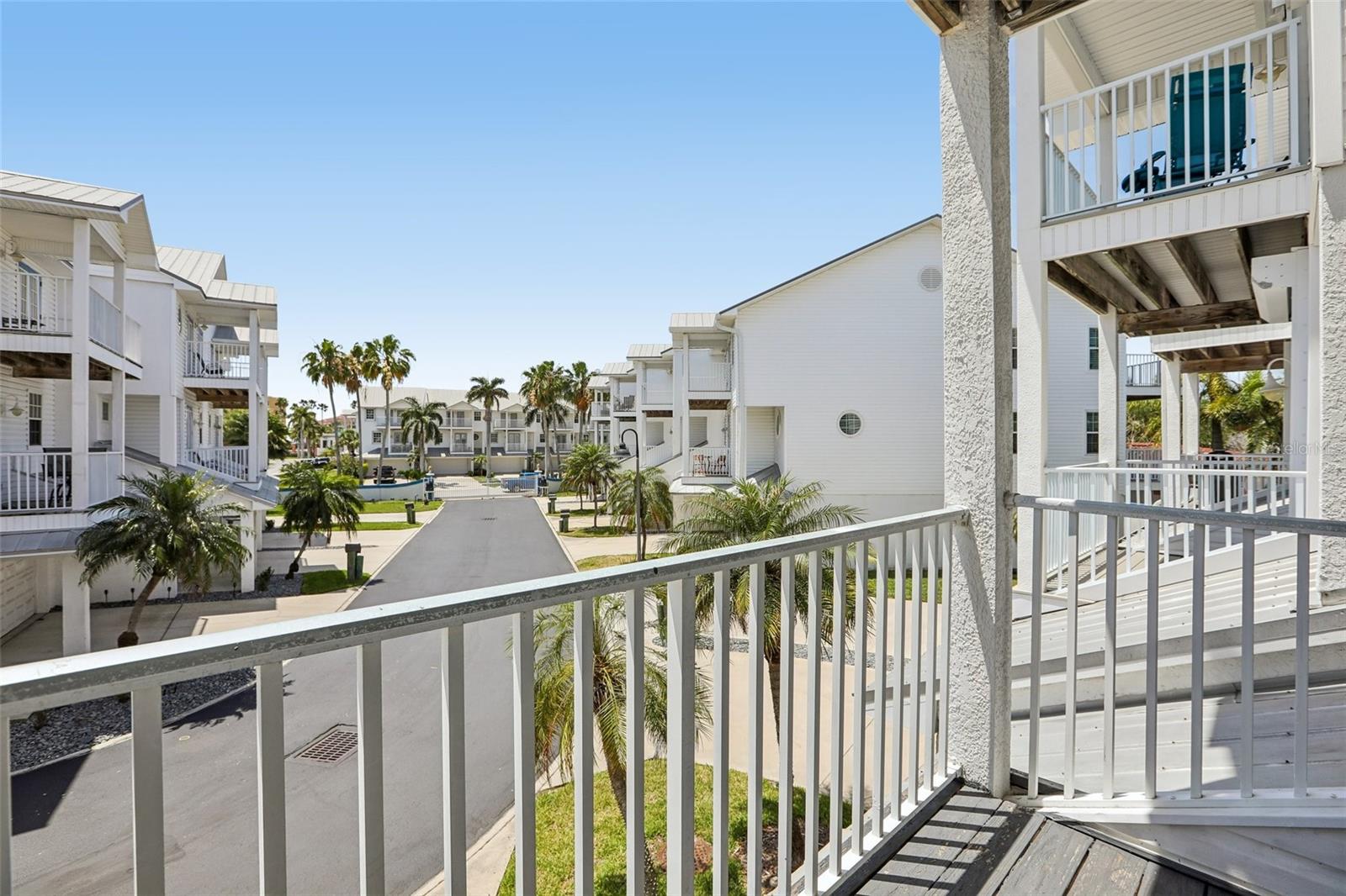 113 YACHT CLUB CIR, NORTH REDINGTON BEACH, FL, 33708