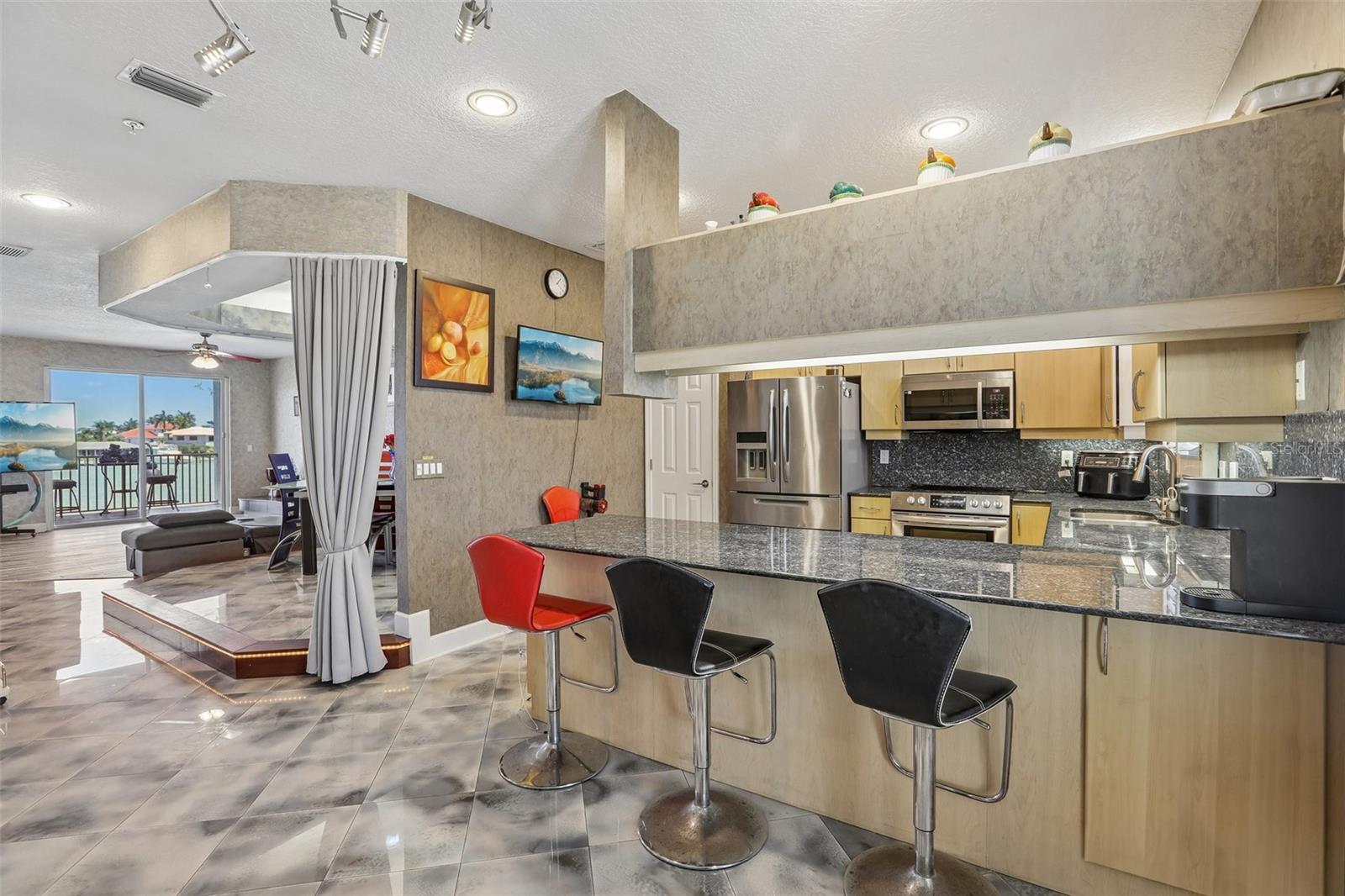 113 YACHT CLUB CIR, NORTH REDINGTON BEACH, FL, 33708