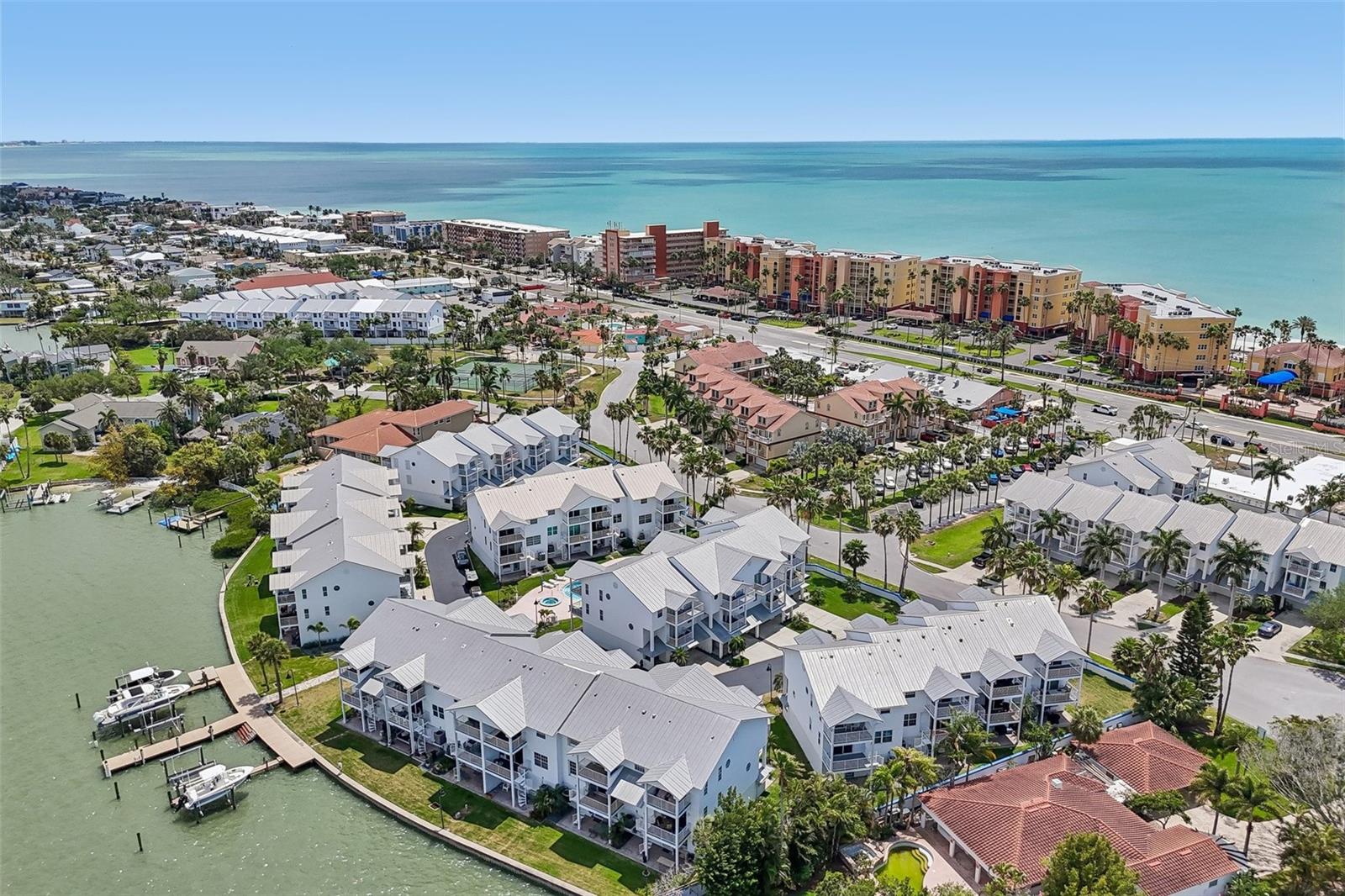 113 YACHT CLUB CIR, NORTH REDINGTON BEACH, FL, 33708