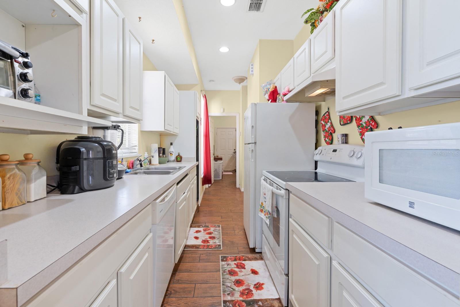 6230 ABBOTT STATION DR, ZEPHYRHILLS, FL, 33542