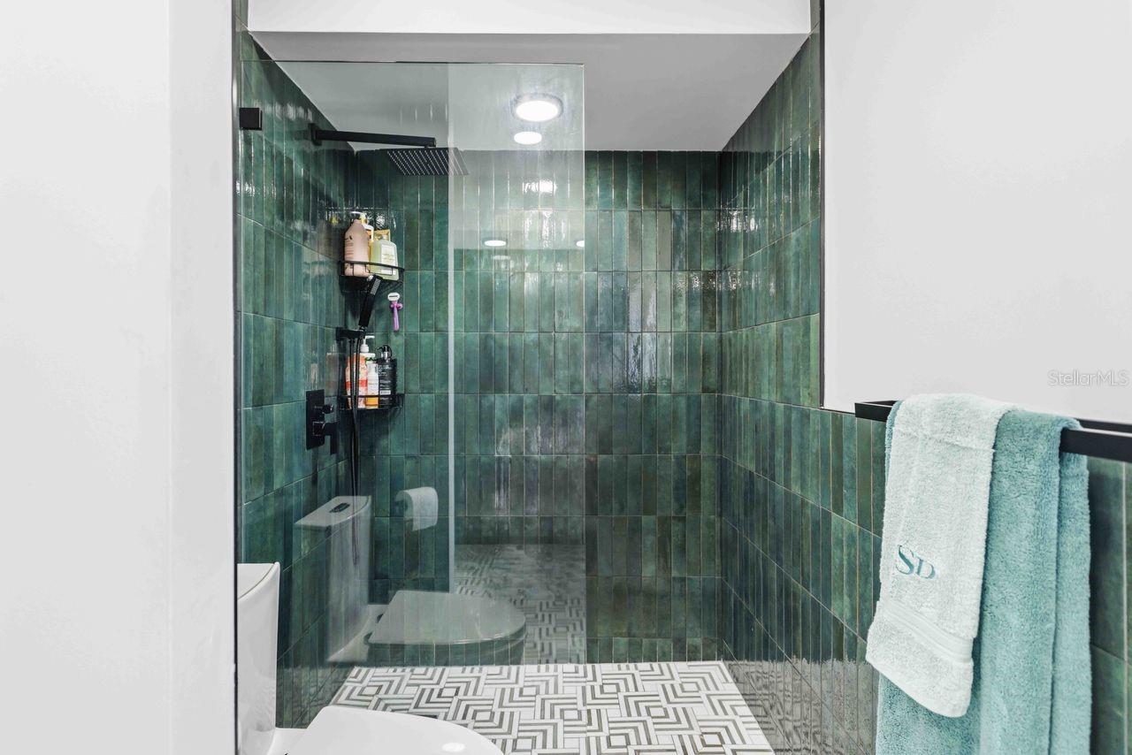 8021 TIMBER LAKE LN, SARASOTA, FL, 34243