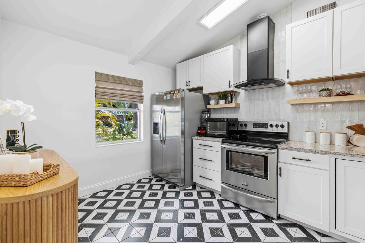 8021 TIMBER LAKE LN, SARASOTA, FL, 34243