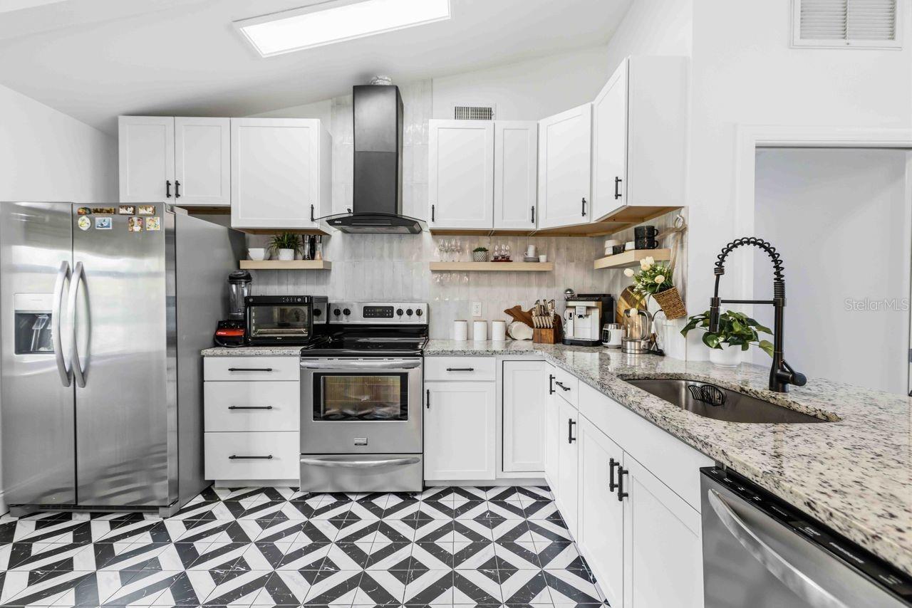 8021 TIMBER LAKE LN, SARASOTA, FL, 34243