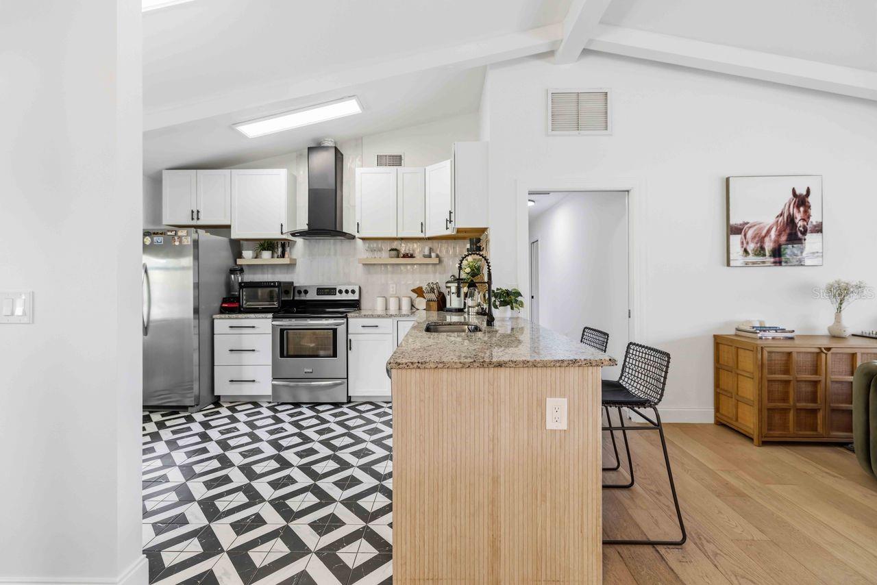 8021 TIMBER LAKE LN, SARASOTA, FL, 34243