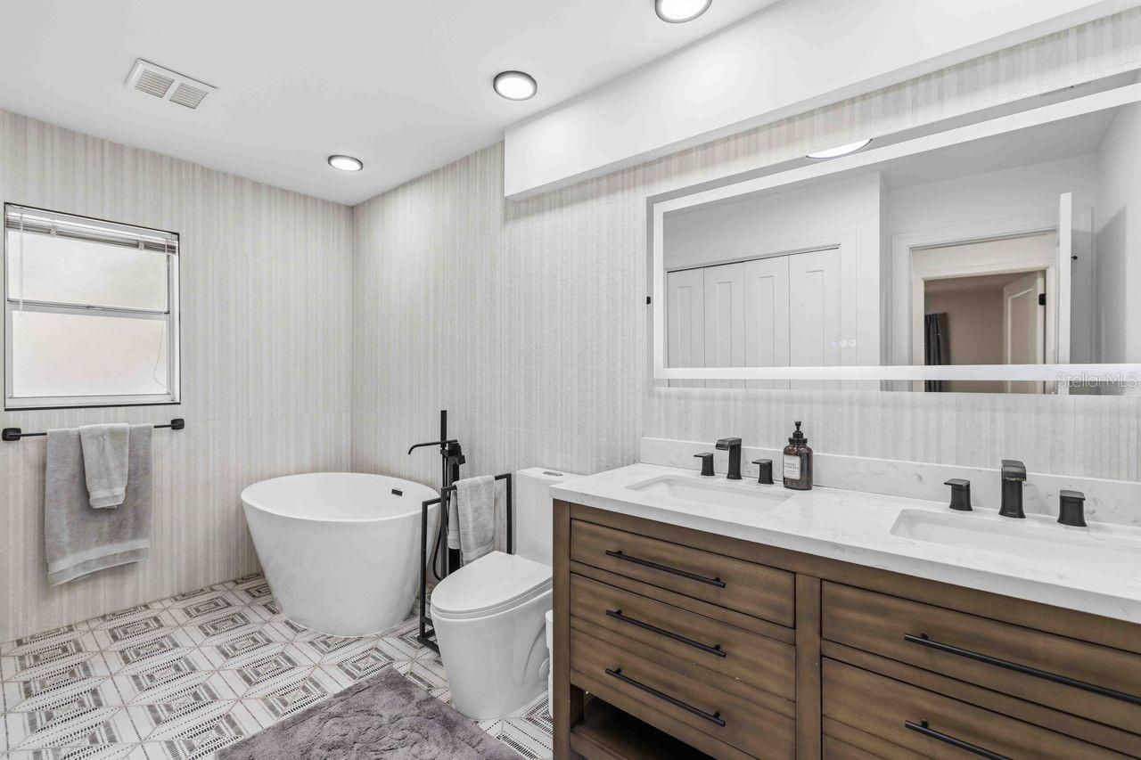 8021 TIMBER LAKE LN, SARASOTA, FL, 34243