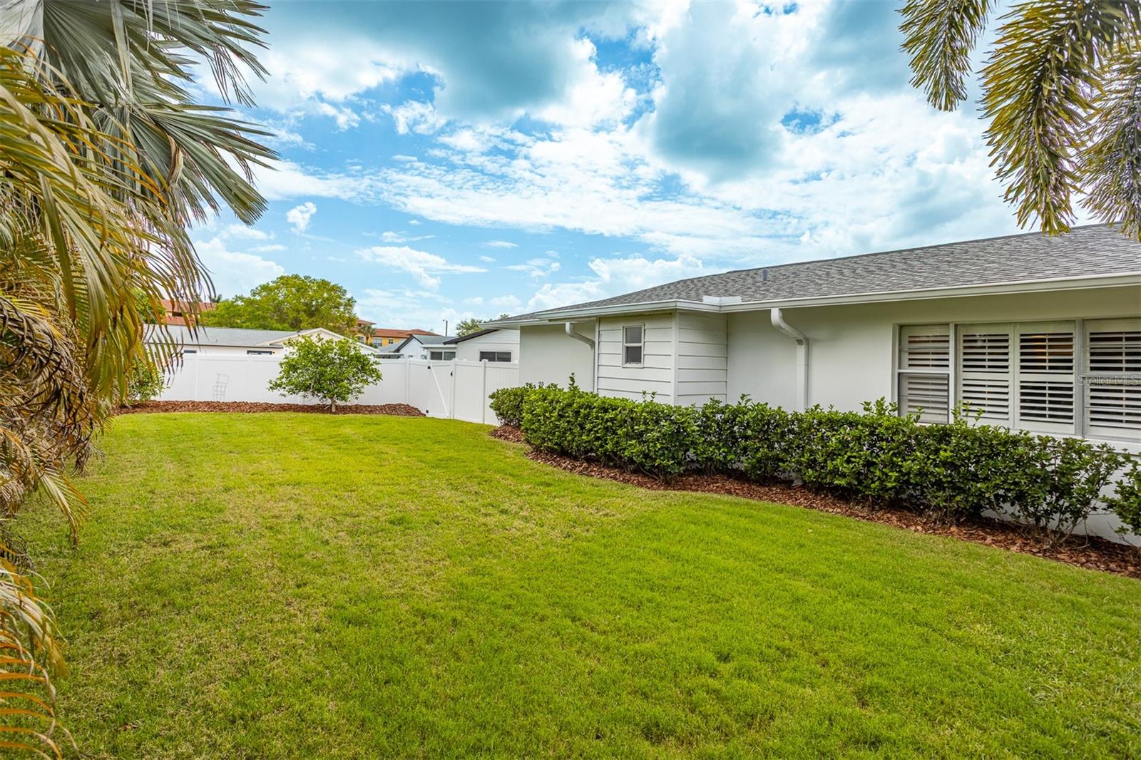 8401 GRANITE PL, TAMPA, FL, 33615