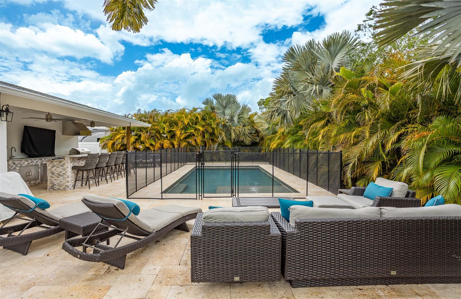 8401 GRANITE PL, TAMPA, FL, 33615