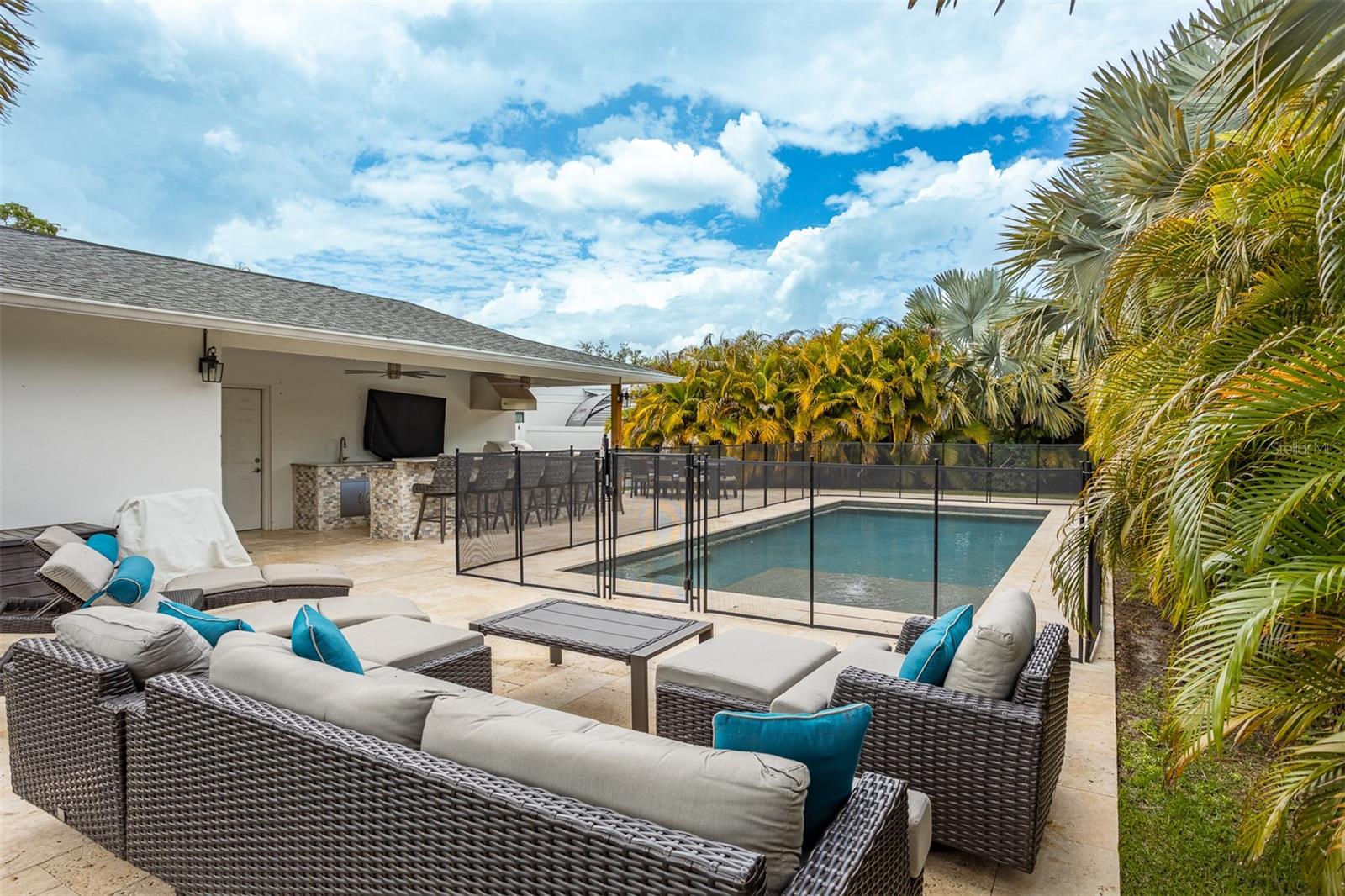 8401 GRANITE PL, TAMPA, FL, 33615