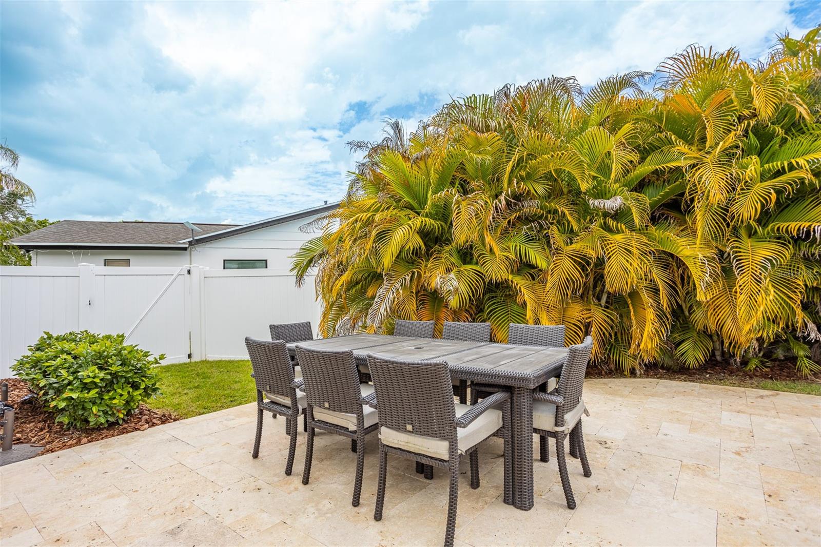 8401 GRANITE PL, TAMPA, FL, 33615