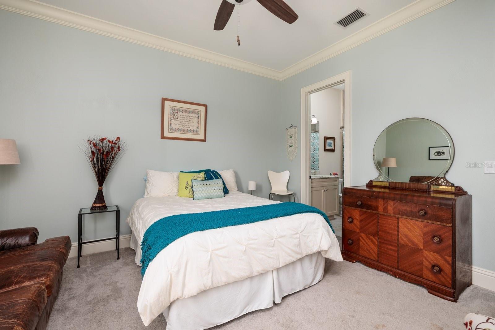 852 CORDOVA BLVD NE, ST PETERSBURG, FL, 33704