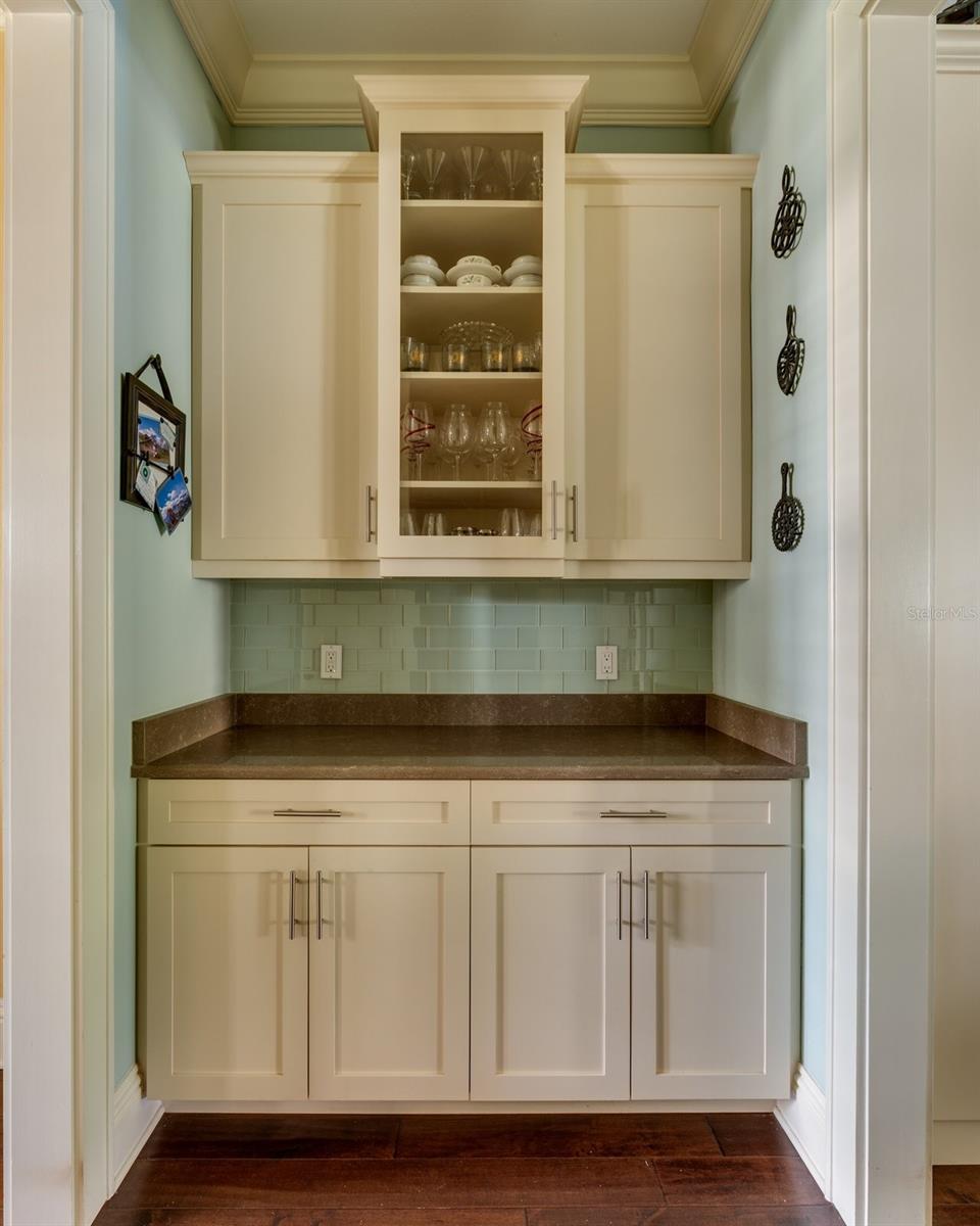 852 CORDOVA BLVD NE, ST PETERSBURG, FL, 33704