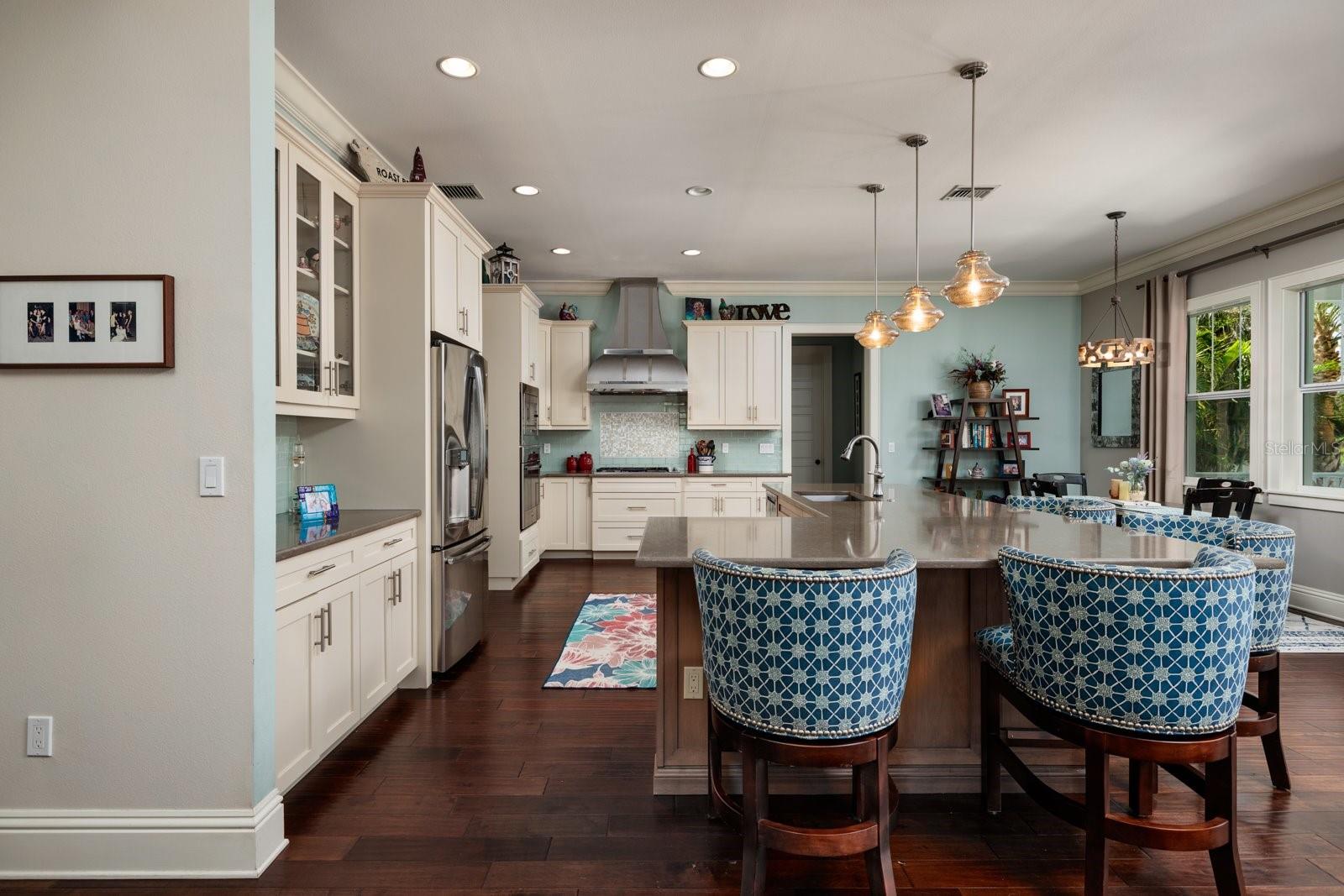 852 CORDOVA BLVD NE, ST PETERSBURG, FL, 33704