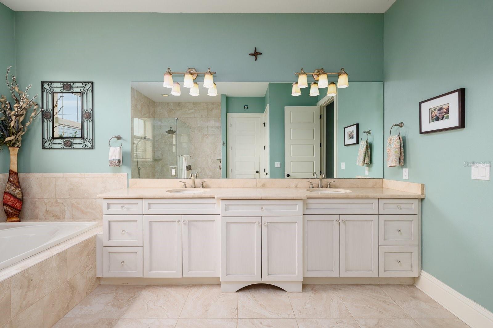 852 CORDOVA BLVD NE, ST PETERSBURG, FL, 33704