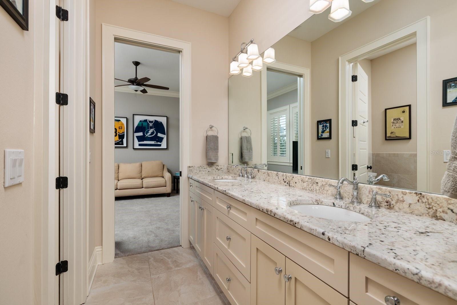 852 CORDOVA BLVD NE, ST PETERSBURG, FL, 33704