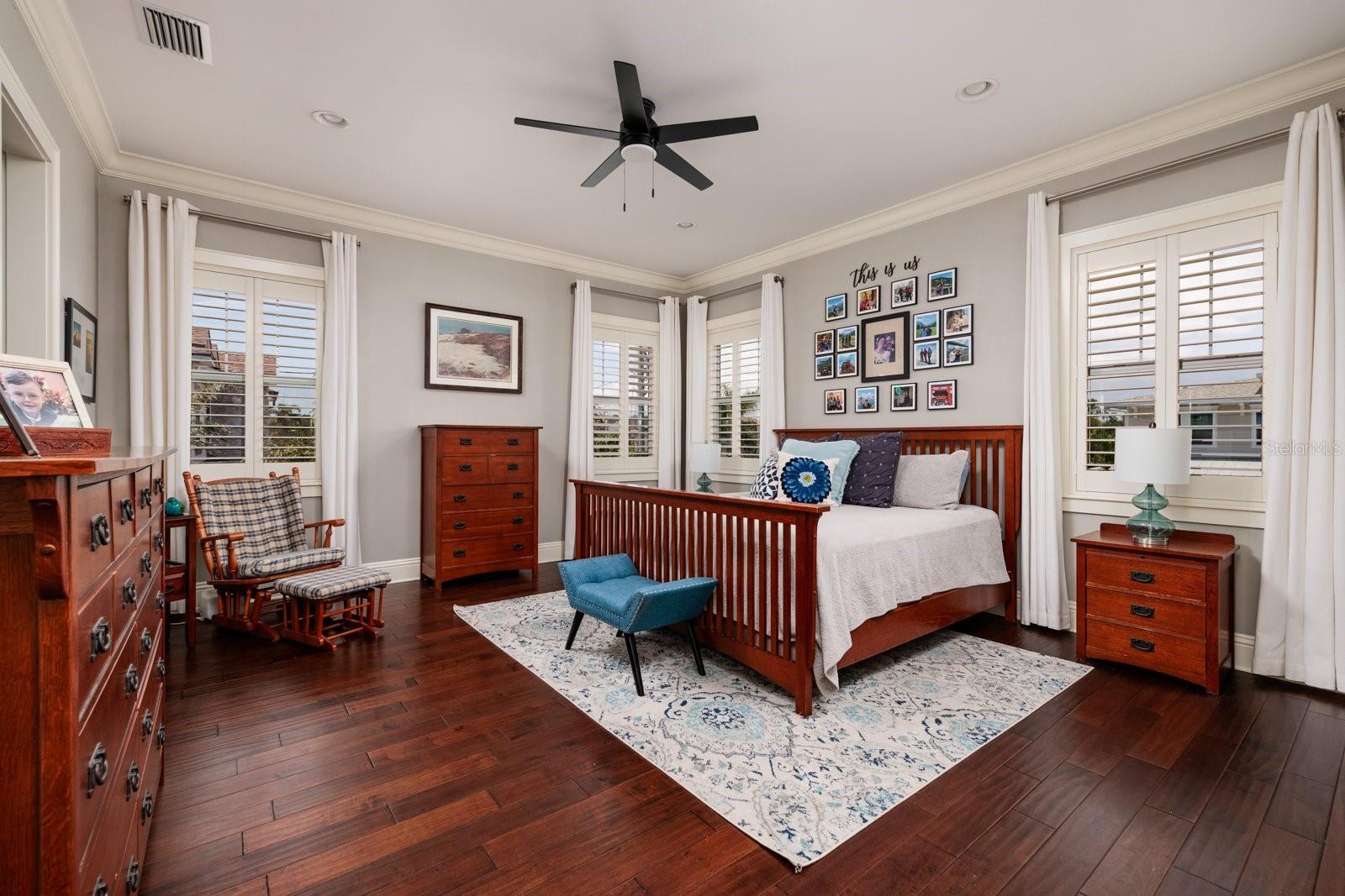 852 CORDOVA BLVD NE, ST PETERSBURG, FL, 33704