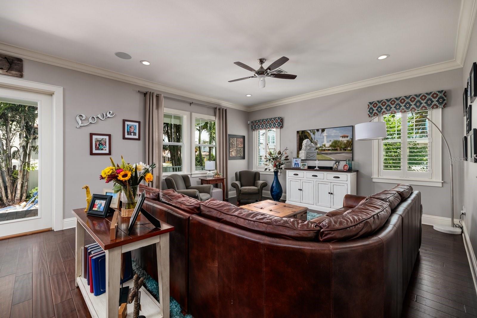 852 CORDOVA BLVD NE, ST PETERSBURG, FL, 33704