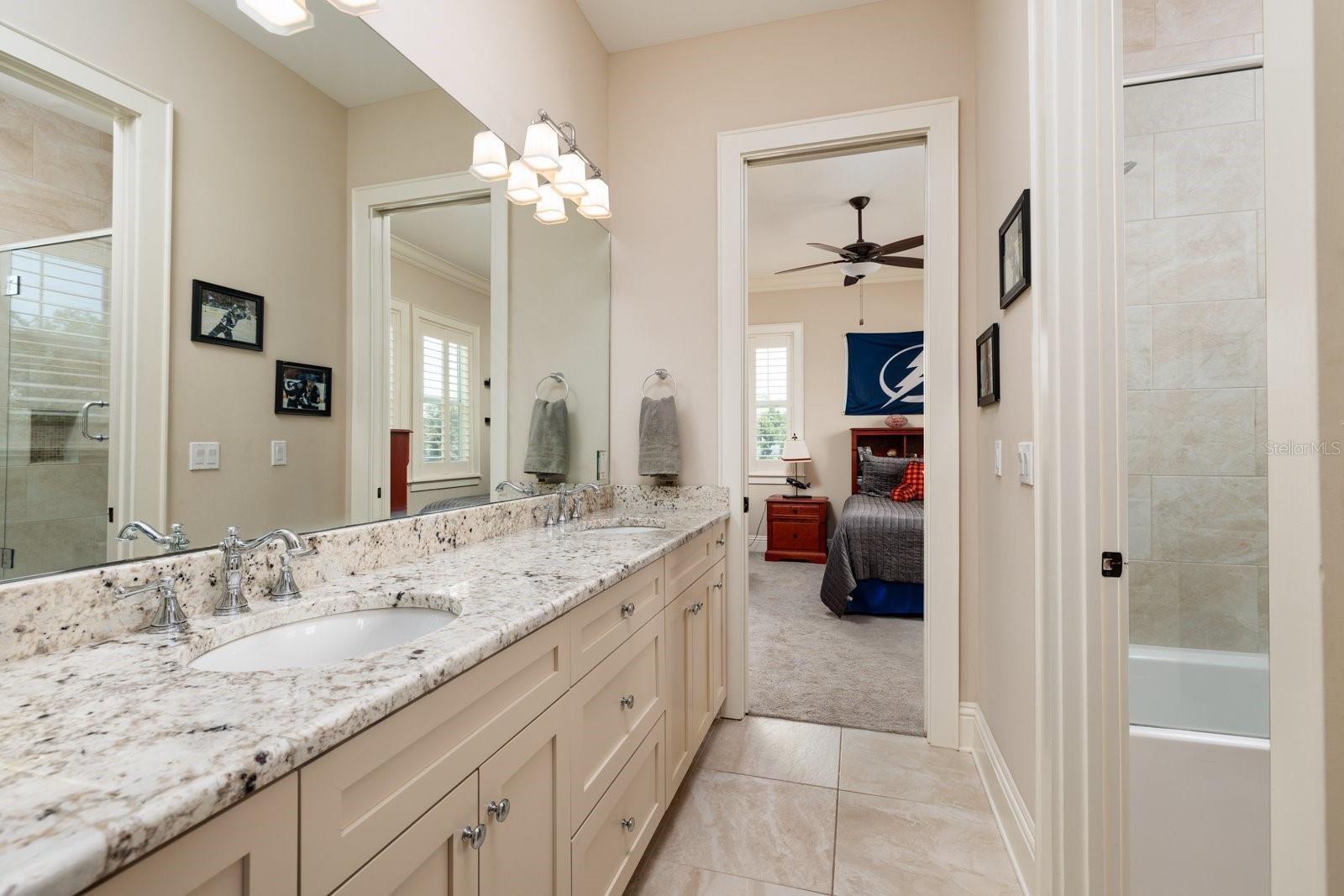 852 CORDOVA BLVD NE, ST PETERSBURG, FL, 33704