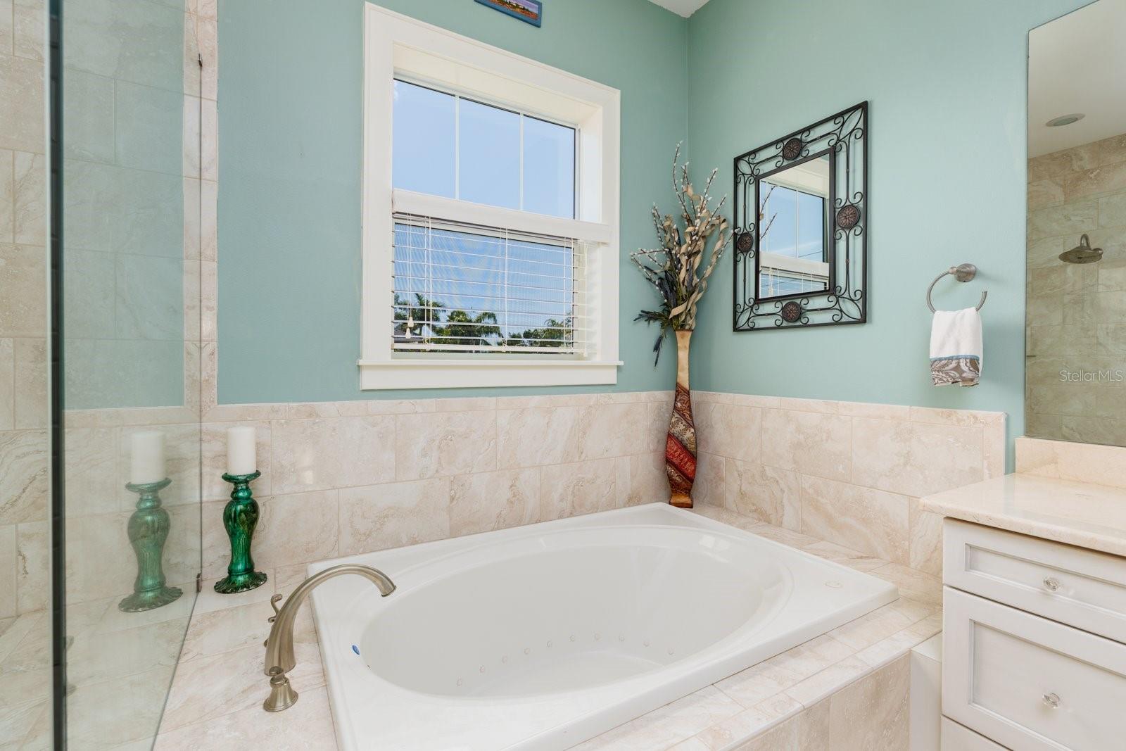 852 CORDOVA BLVD NE, ST PETERSBURG, FL, 33704