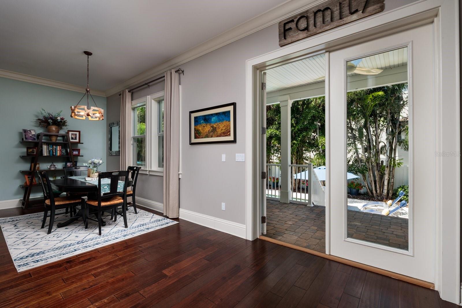 852 CORDOVA BLVD NE, ST PETERSBURG, FL, 33704