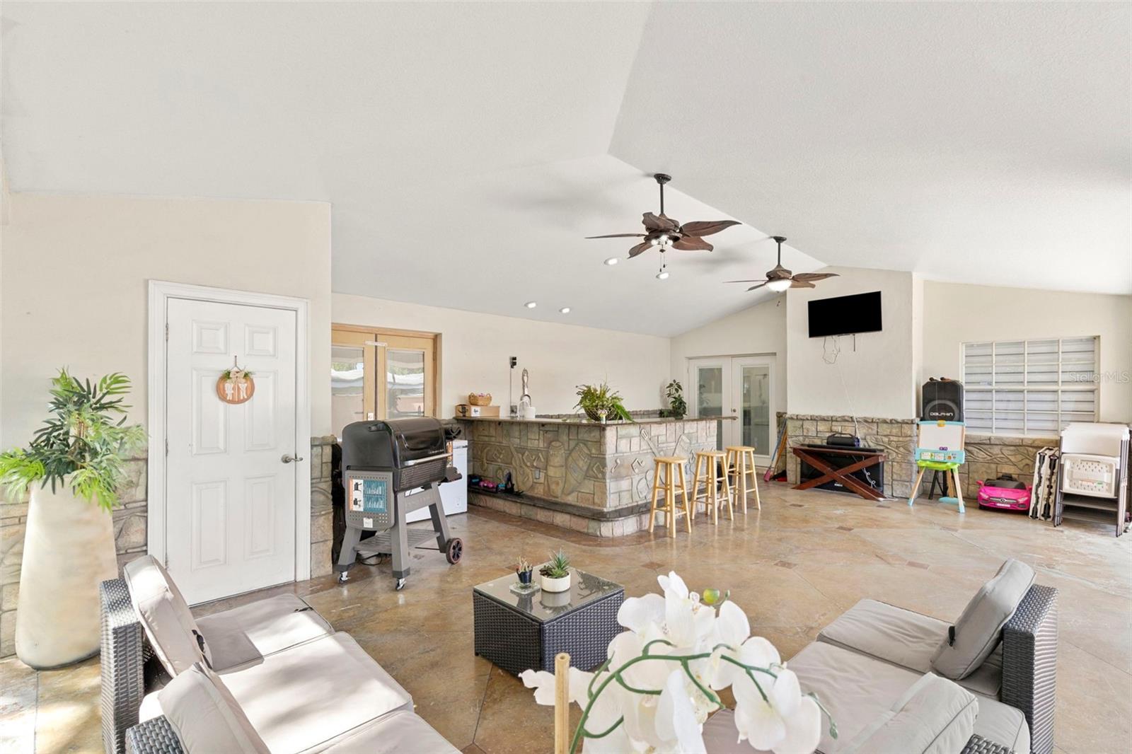 8019 N GOMEZ AVE, TAMPA, FL, 33614