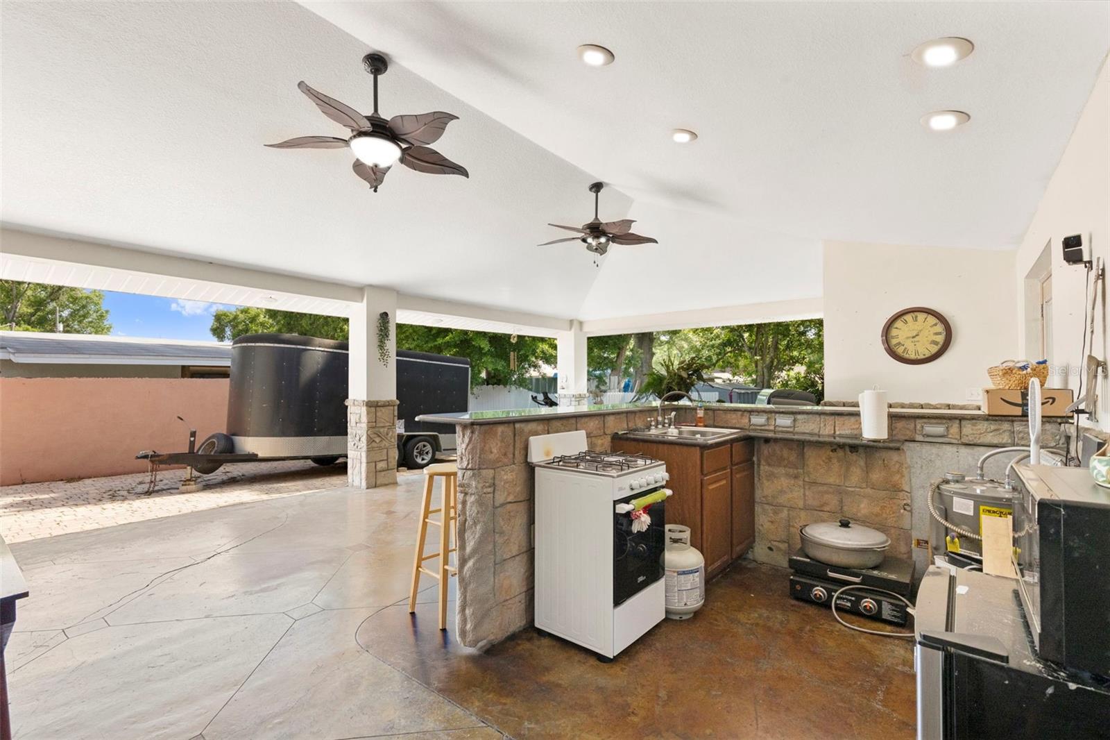 8019 N GOMEZ AVE, TAMPA, FL, 33614