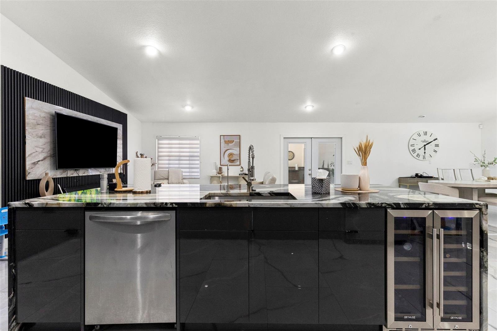 8019 N GOMEZ AVE, TAMPA, FL, 33614