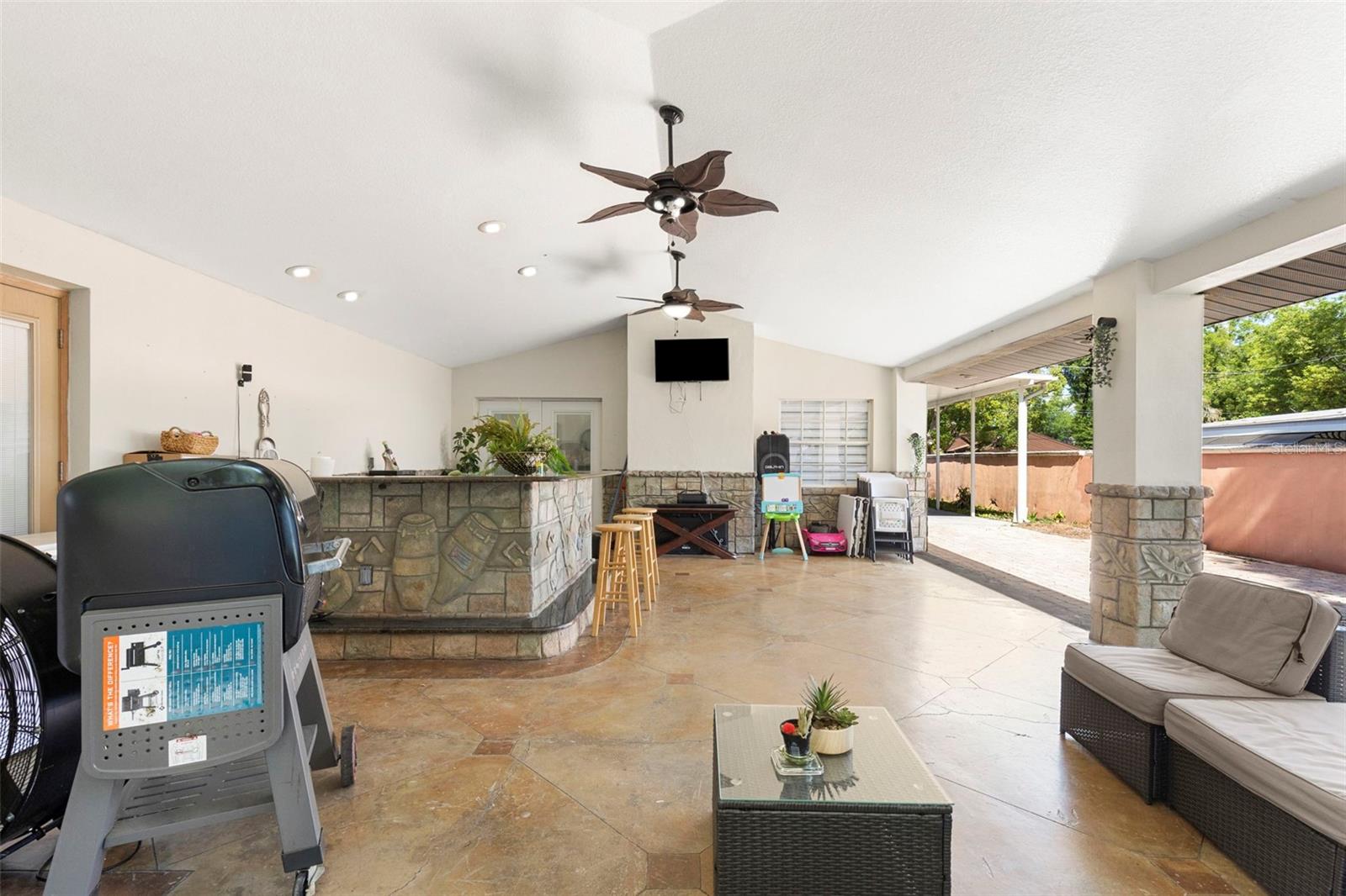 8019 N GOMEZ AVE, TAMPA, FL, 33614