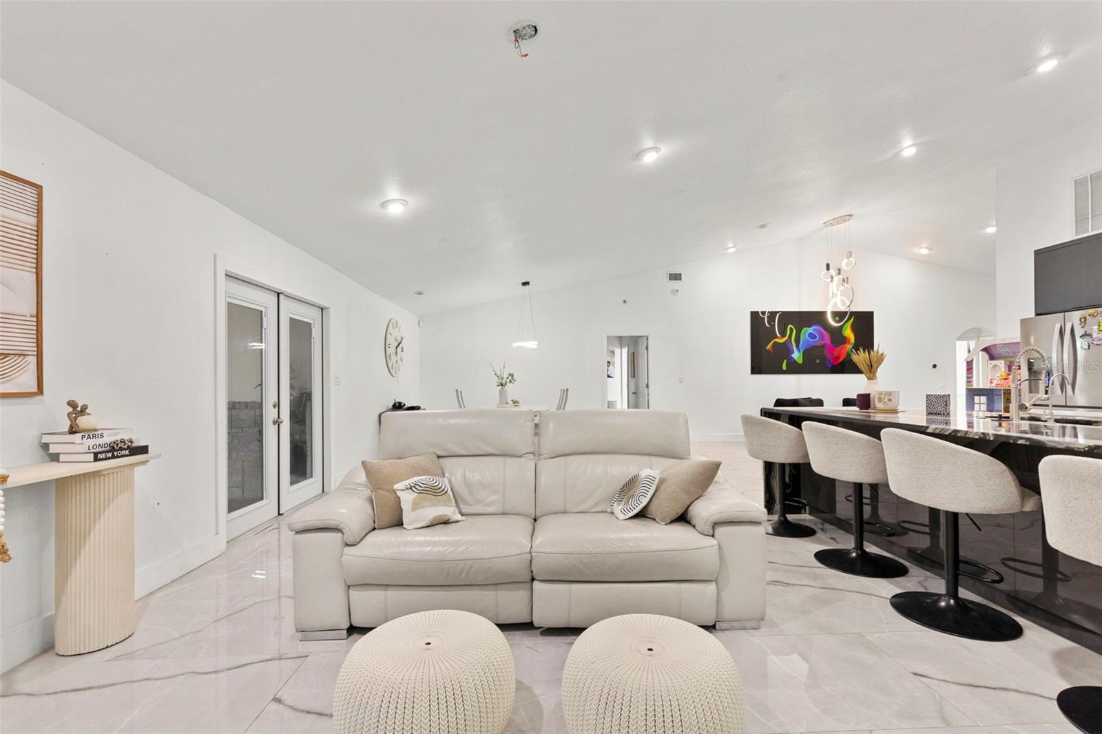 8019 N GOMEZ AVE, TAMPA, FL, 33614