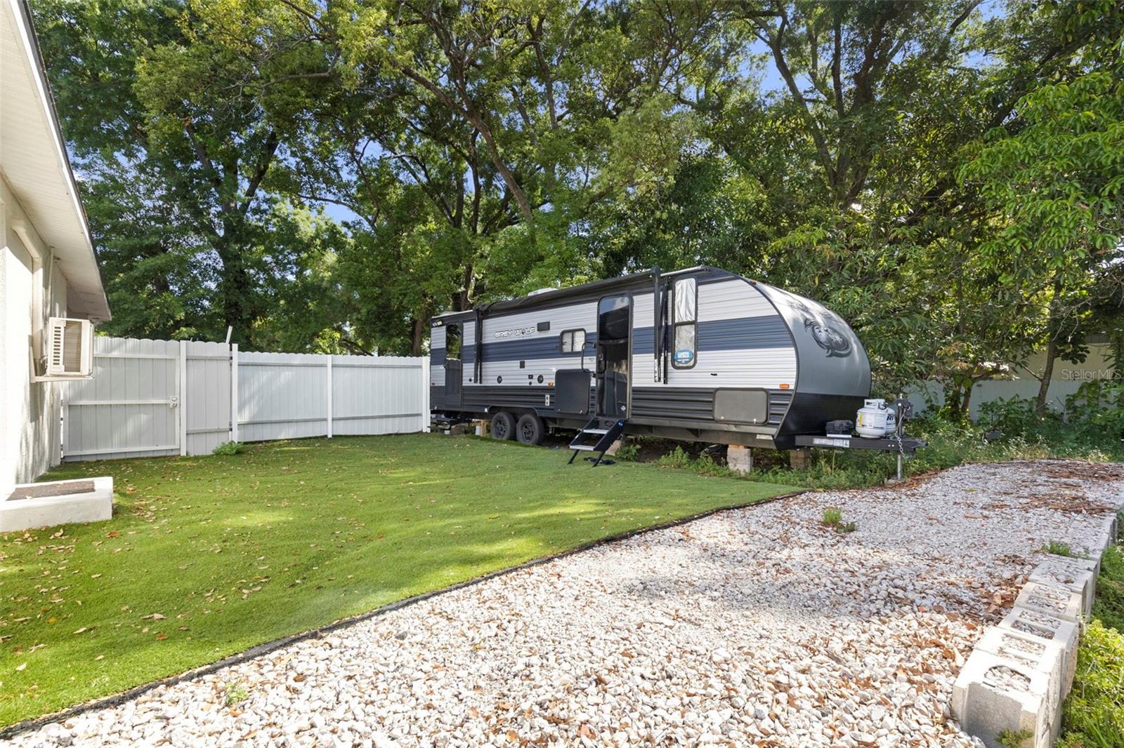 8019 N GOMEZ AVE, TAMPA, FL, 33614