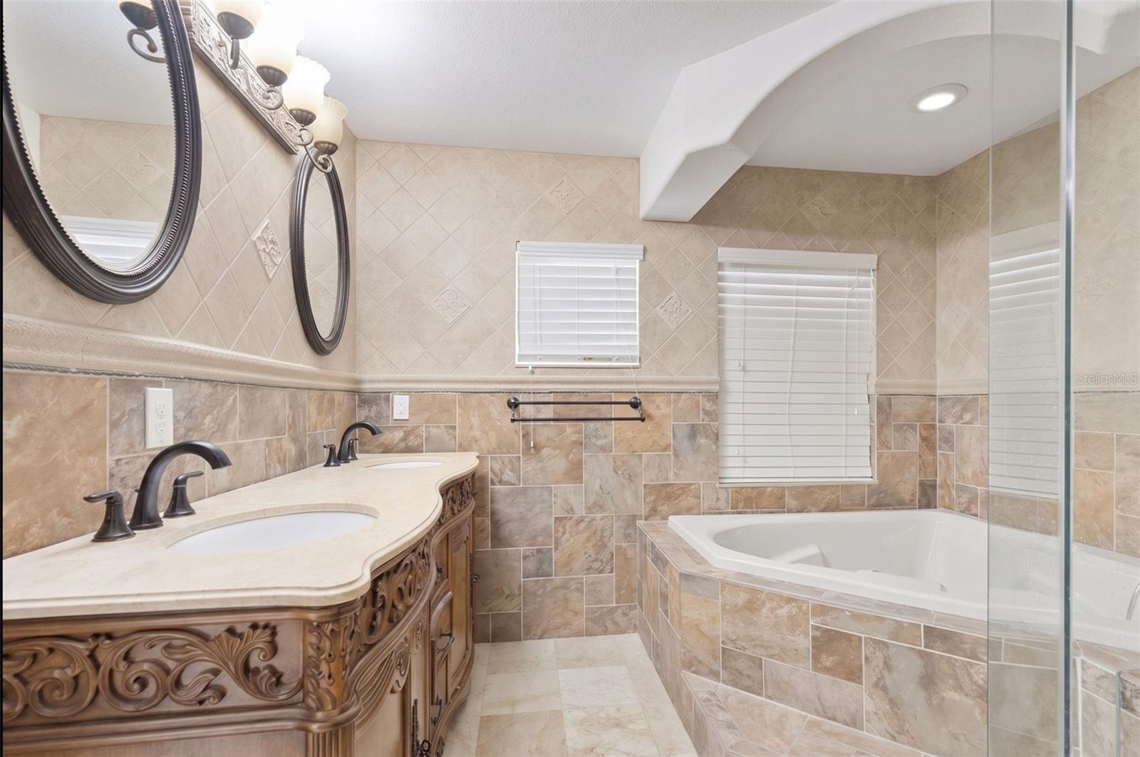 8019 N GOMEZ AVE, TAMPA, FL, 33614