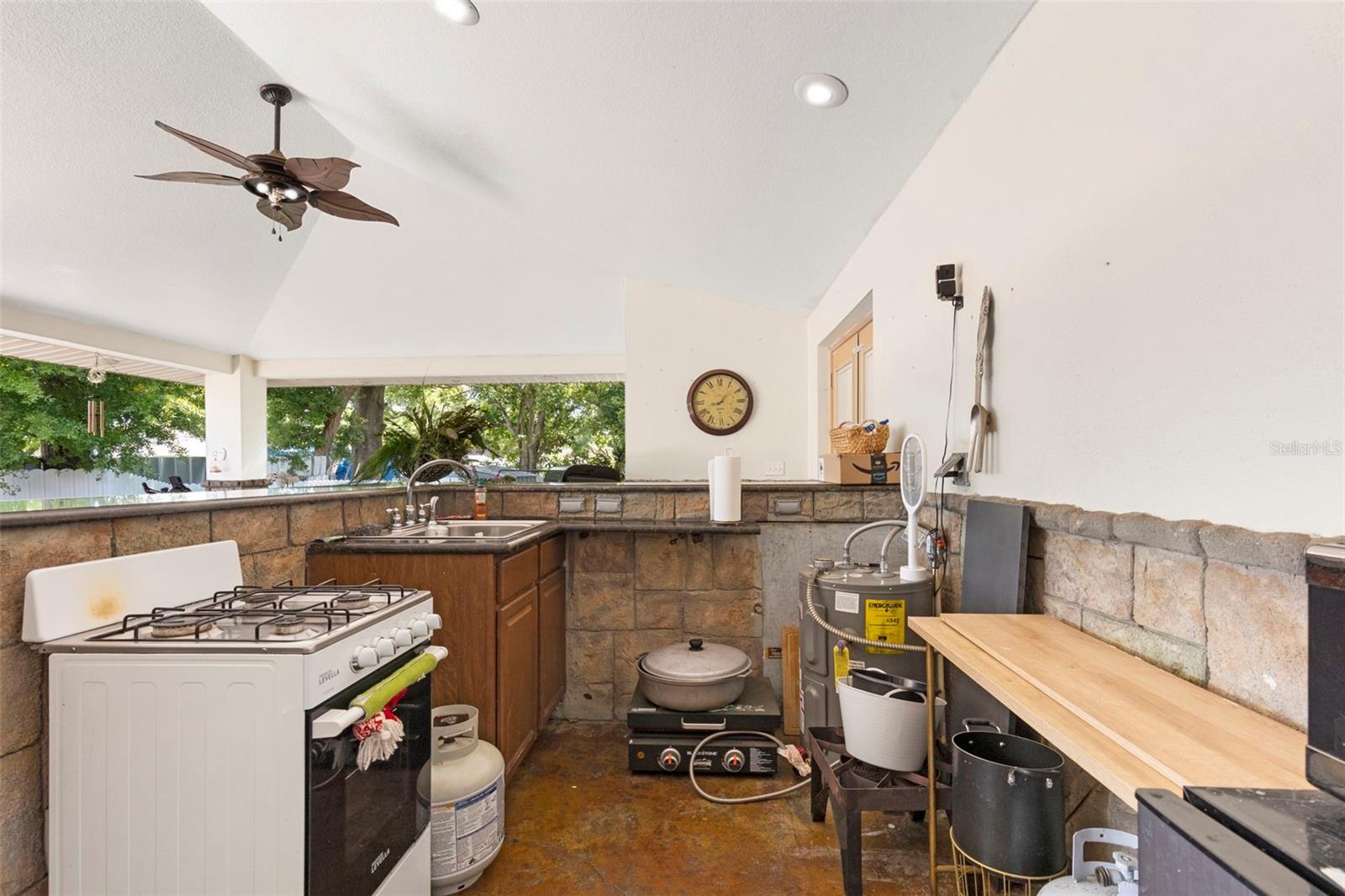 8019 N GOMEZ AVE, TAMPA, FL, 33614