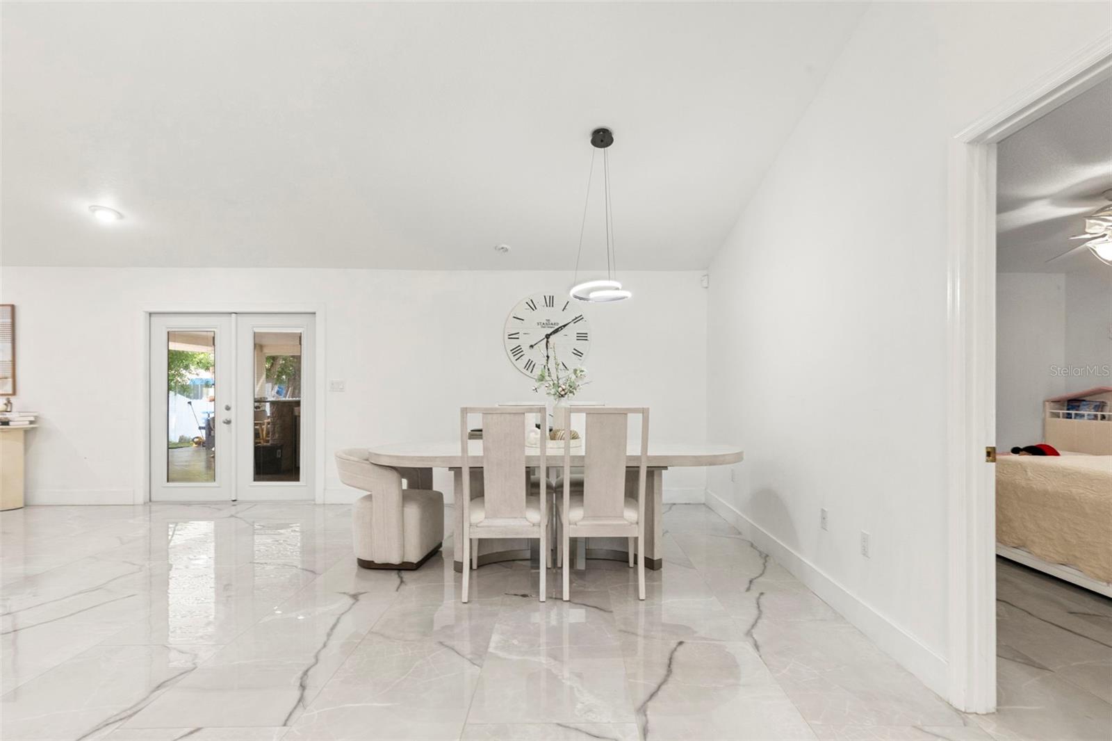 8019 N GOMEZ AVE, TAMPA, FL, 33614