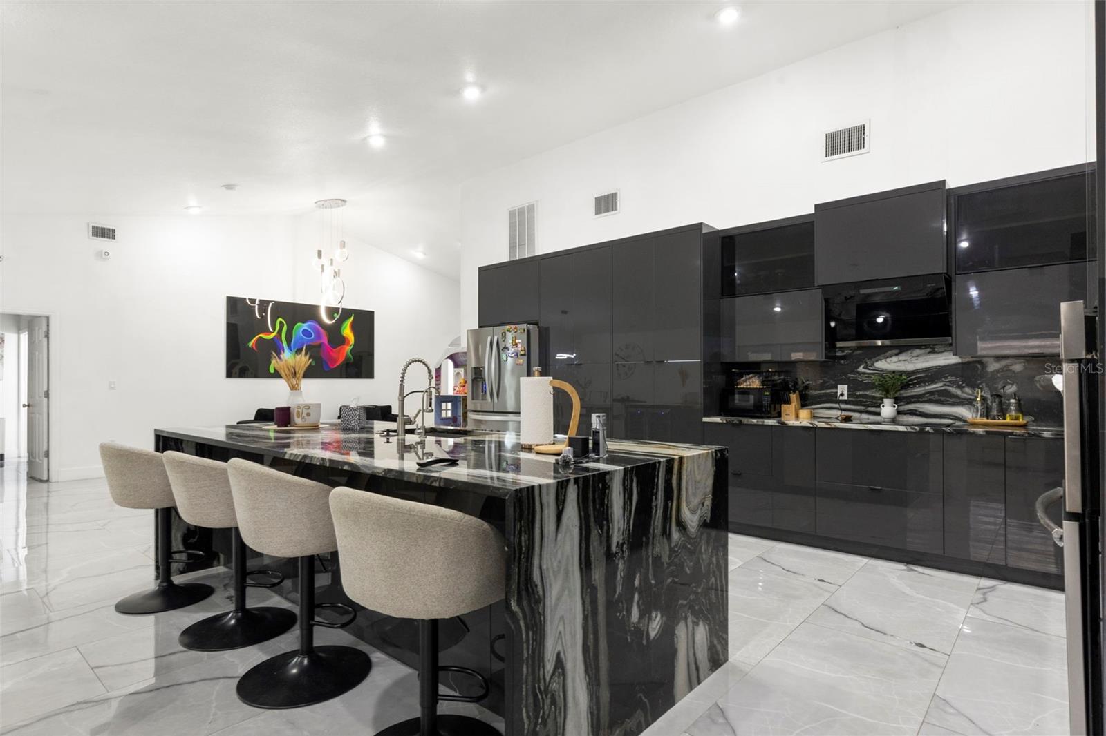 8019 N GOMEZ AVE, TAMPA, FL, 33614