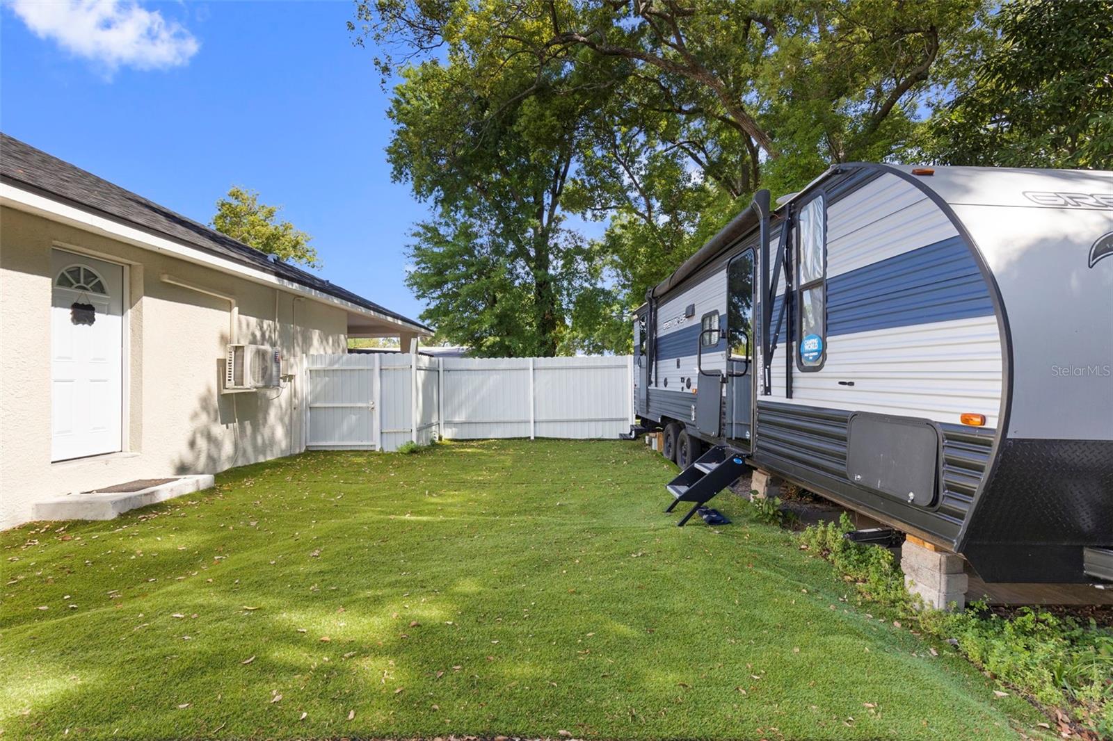 8019 N GOMEZ AVE, TAMPA, FL, 33614