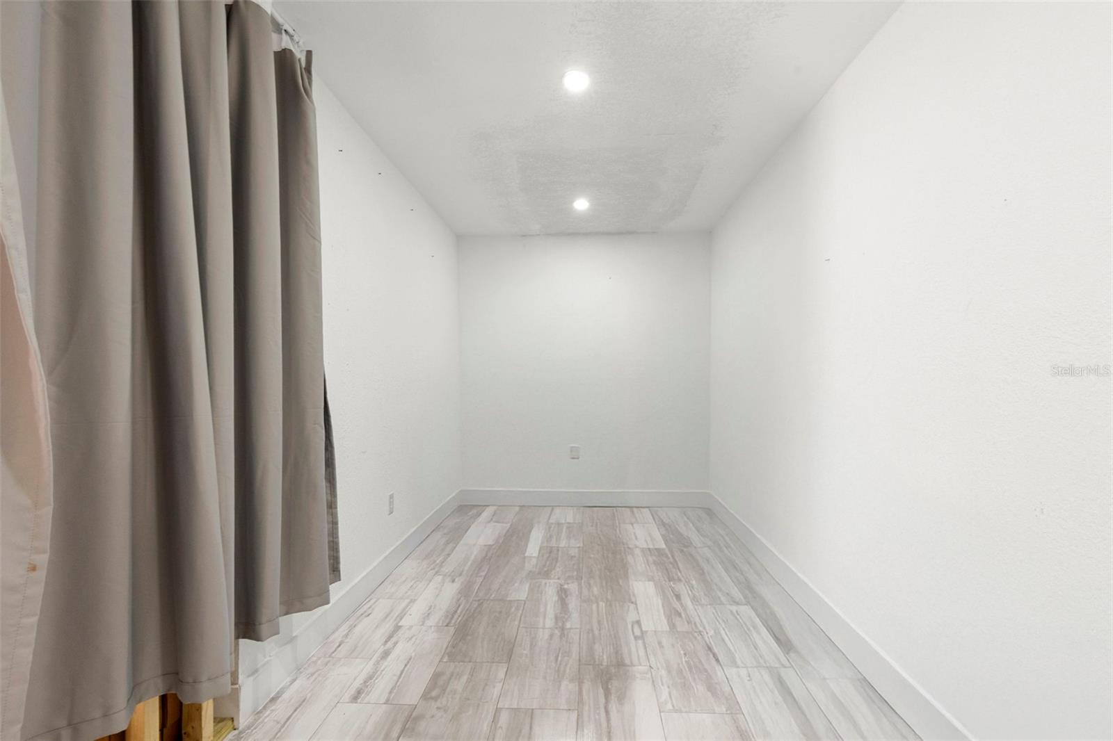 8019 N GOMEZ AVE, TAMPA, FL, 33614