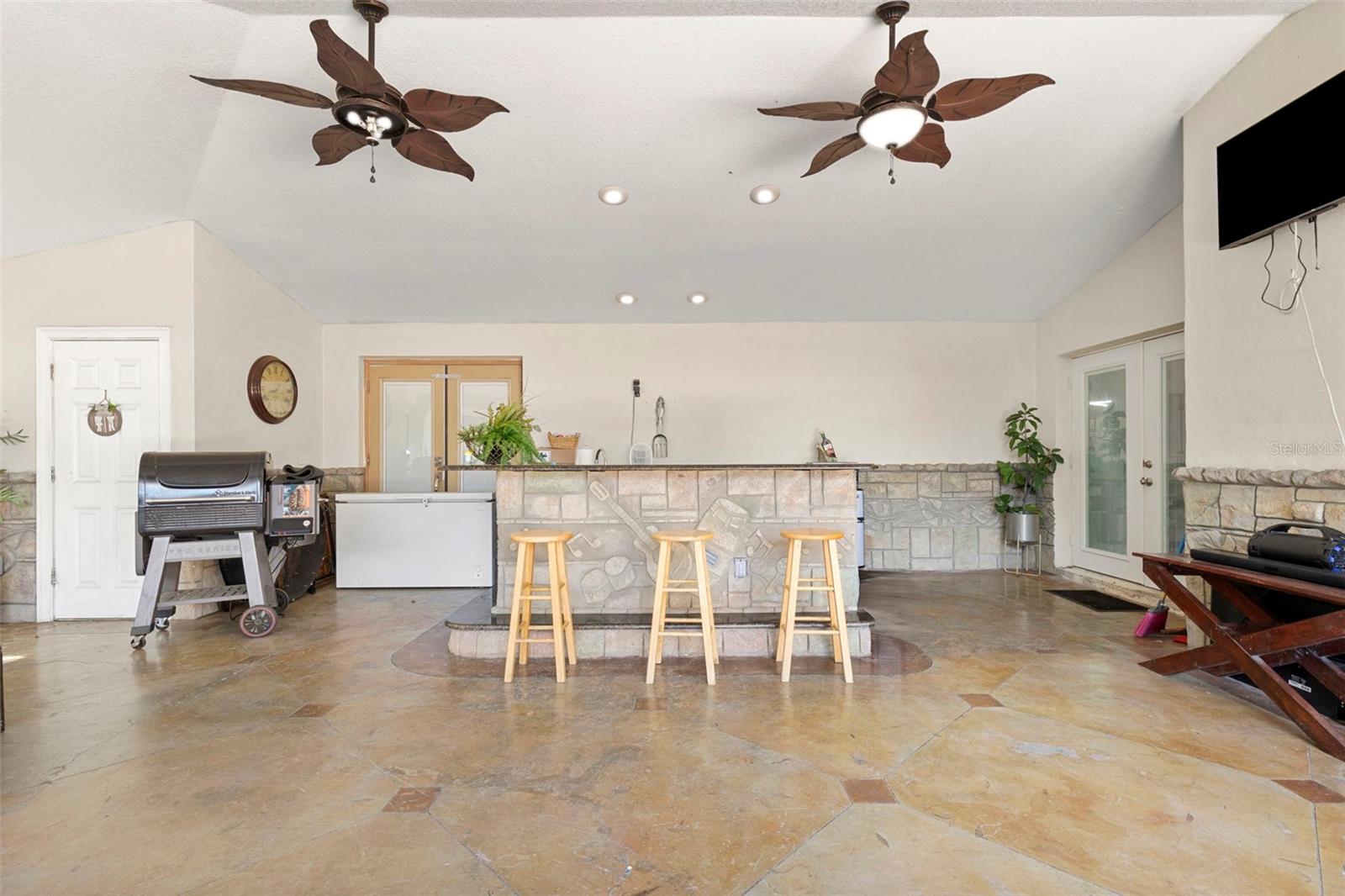 8019 N GOMEZ AVE, TAMPA, FL, 33614