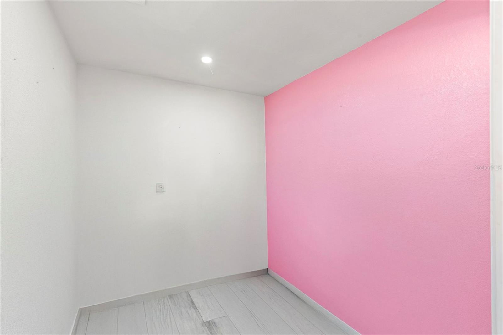 8019 N GOMEZ AVE, TAMPA, FL, 33614