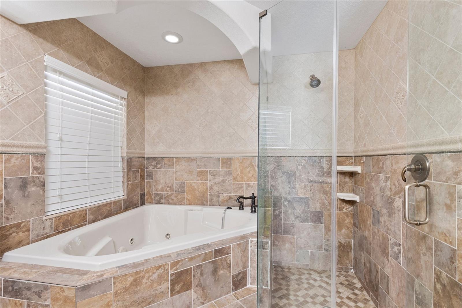 8019 N GOMEZ AVE, TAMPA, FL, 33614