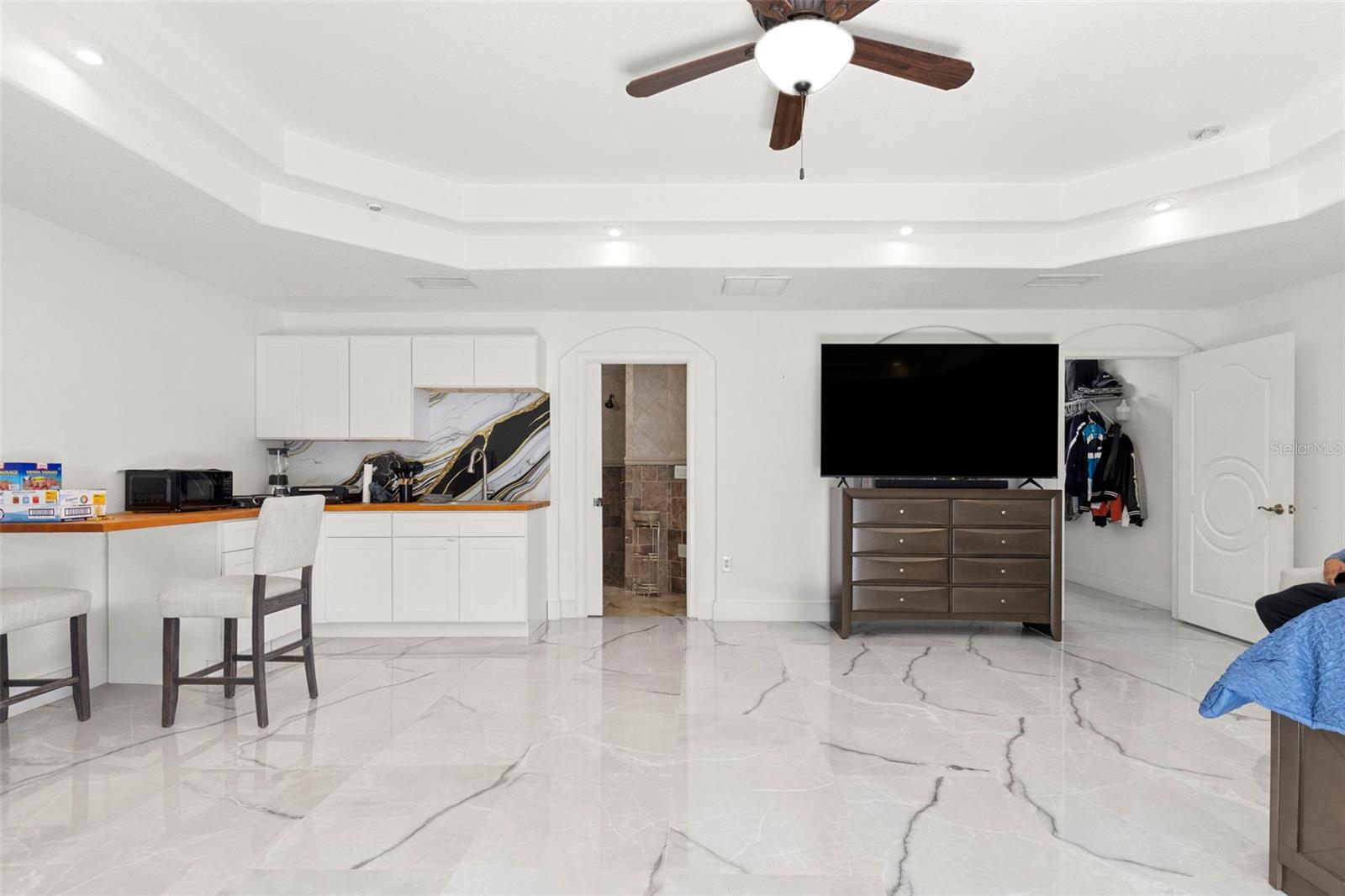 8019 N GOMEZ AVE, TAMPA, FL, 33614